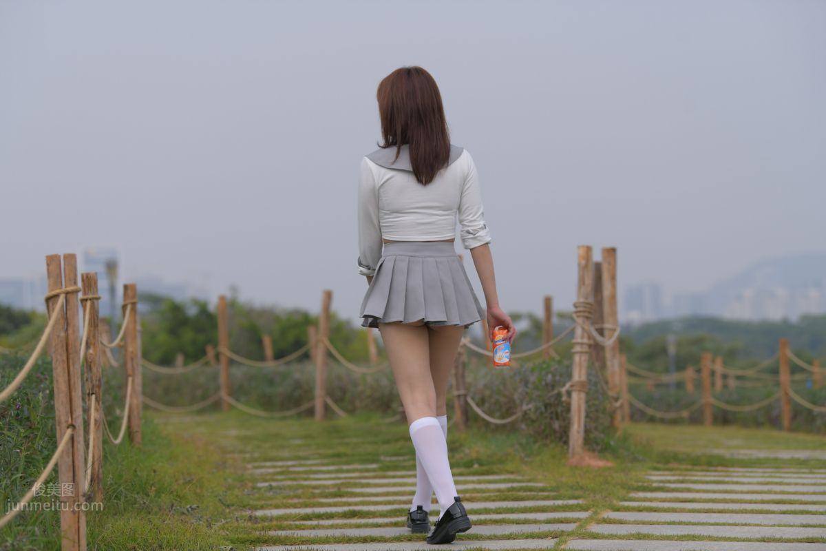 [魔鏡街拍] 095 性感動人的小百褶裙美女 74