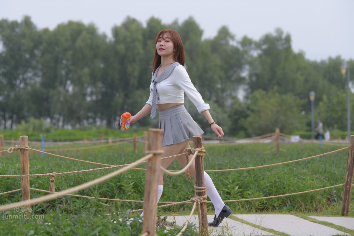 [魔鏡街拍] 095 性感動人的小百褶裙美女 116