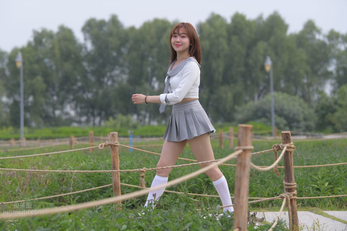 [魔鏡街拍] 095 性感動人的小百褶裙美女 117