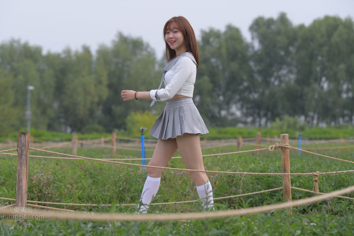 [魔鏡街拍] 095 性感動人的小百褶裙美女 121