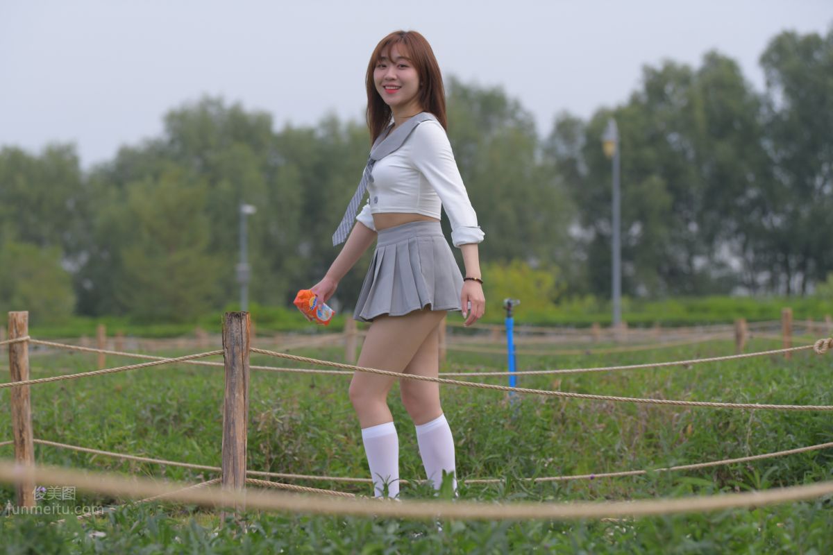 [魔鏡街拍] 095 性感動人的小百褶裙美女 123