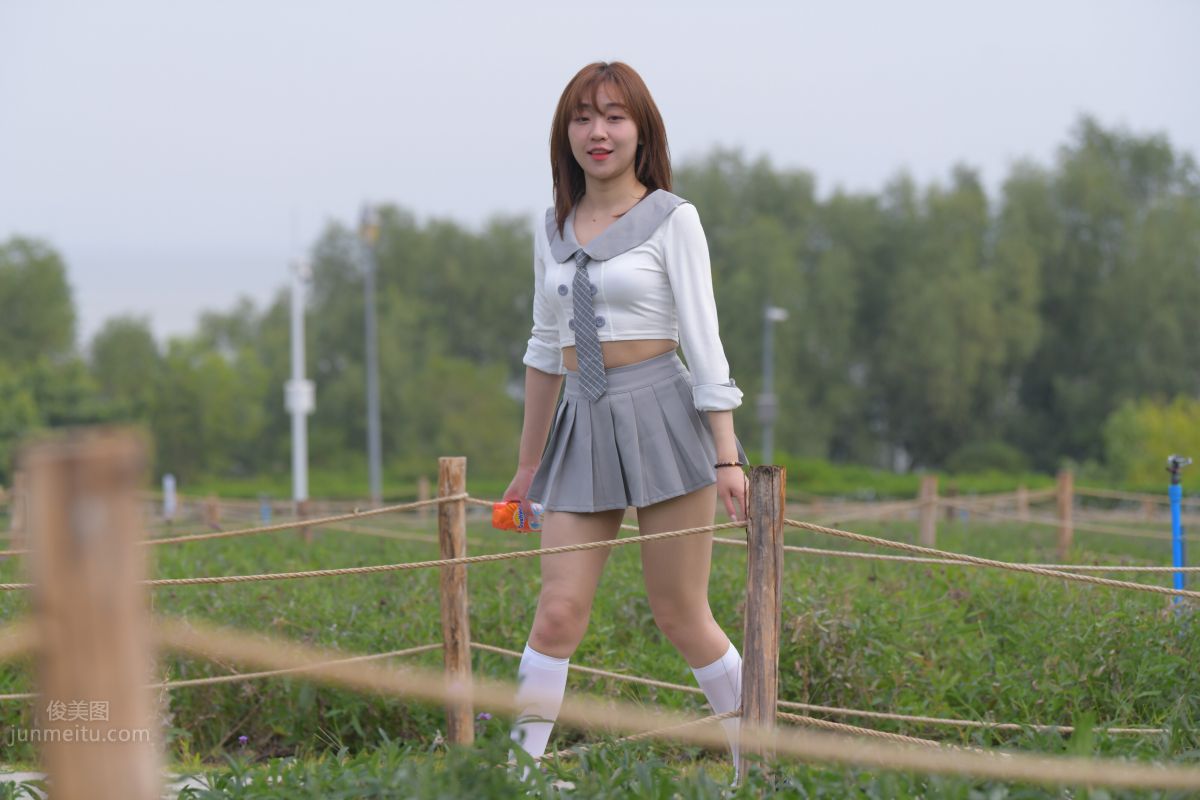[魔鏡街拍] 095 性感動人的小百褶裙美女 125