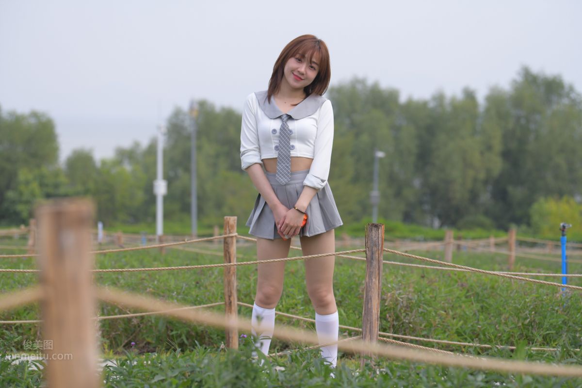 [魔鏡街拍] 095 性感動人的小百褶裙美女 129
