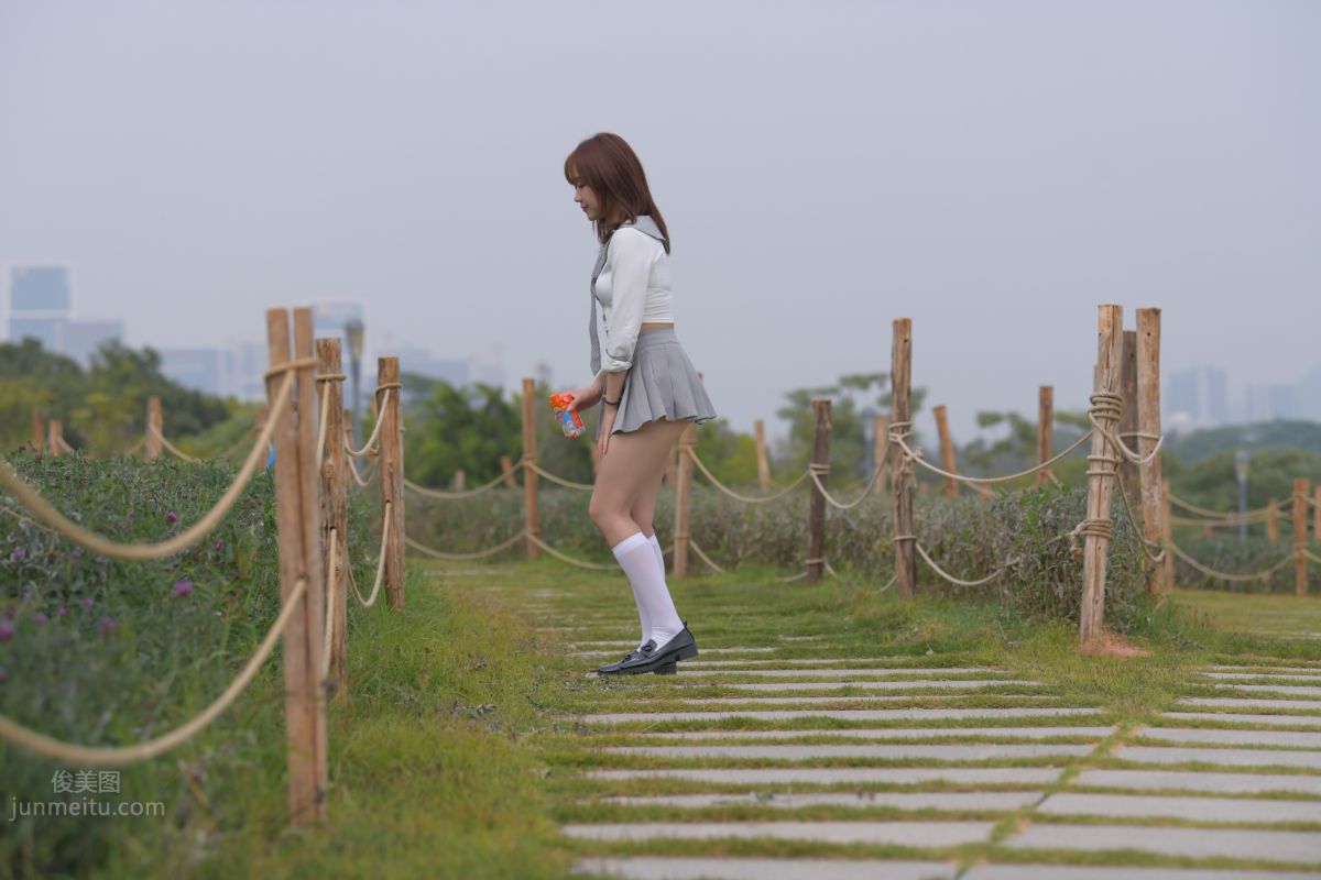 [魔鏡街拍] 095 性感動人的小百褶裙美女 136
