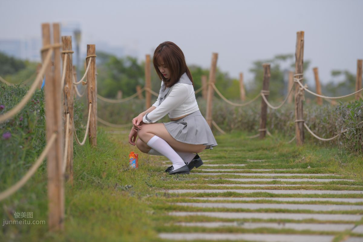 [魔鏡街拍] 095 性感動人的小百褶裙美女 151