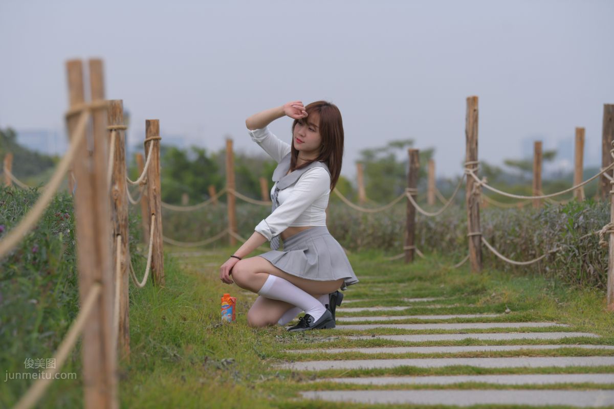 [魔鏡街拍] 095 性感動人的小百褶裙美女 158