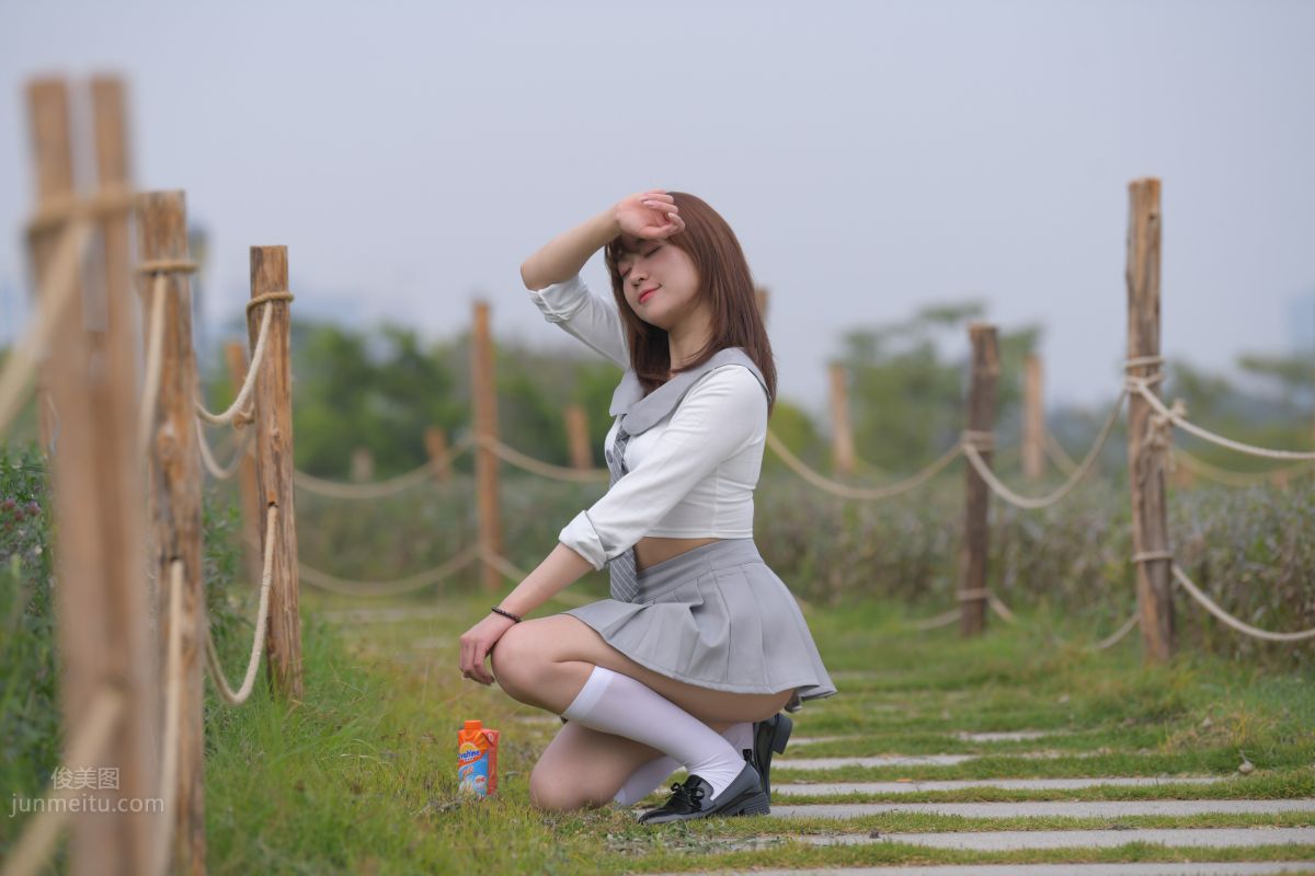 [魔鏡街拍] 095 性感動人的小百褶裙美女 160