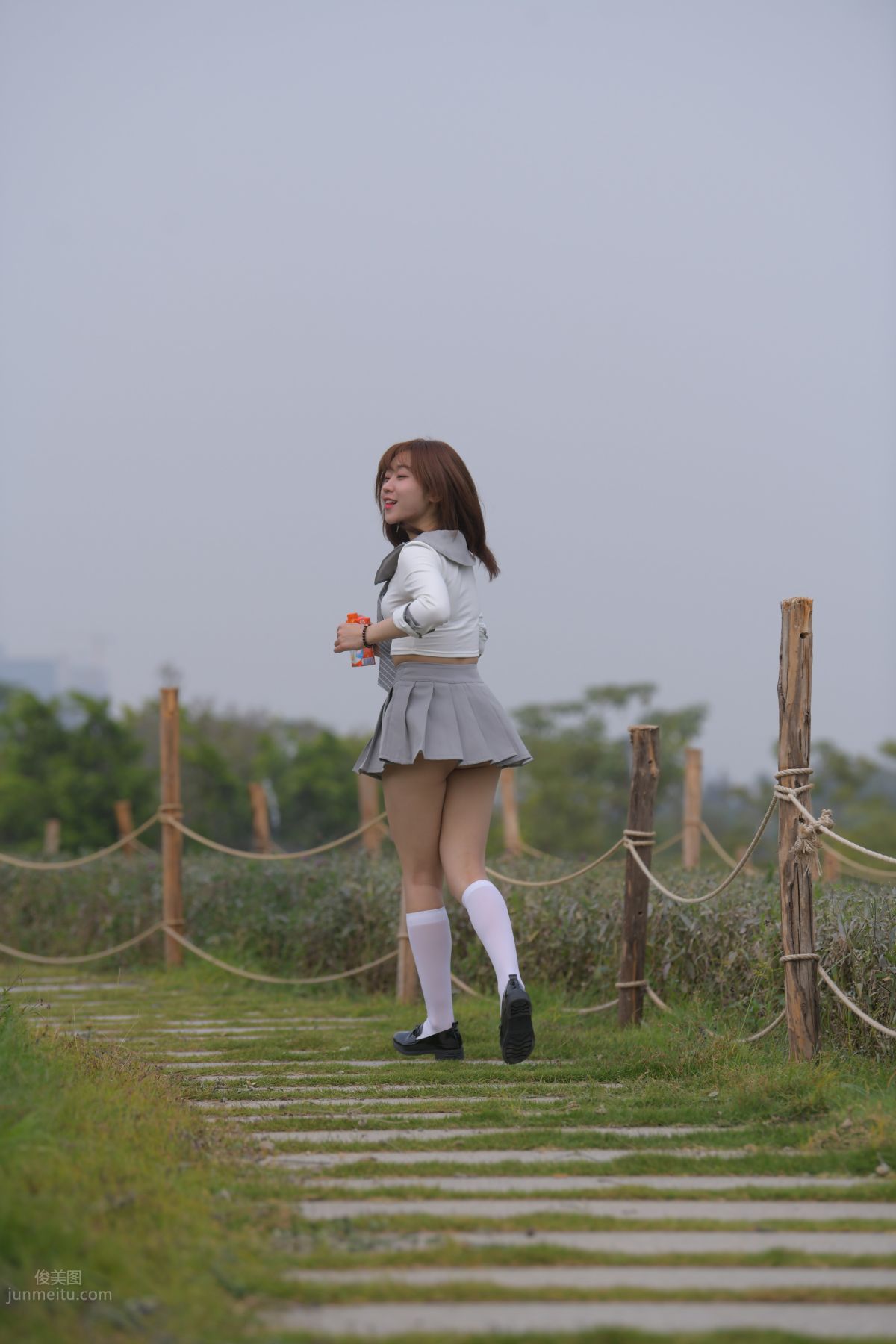 [魔鏡街拍] 095 性感動人的小百褶裙美女 164