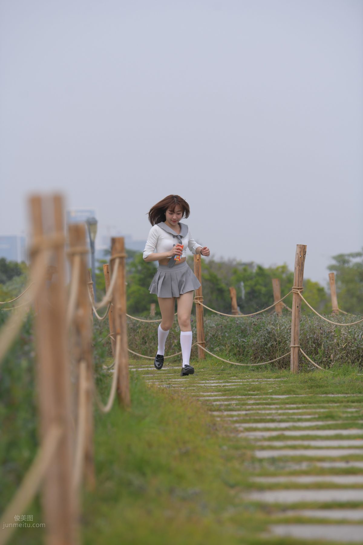 [魔鏡街拍] 095 性感動人的小百褶裙美女 165