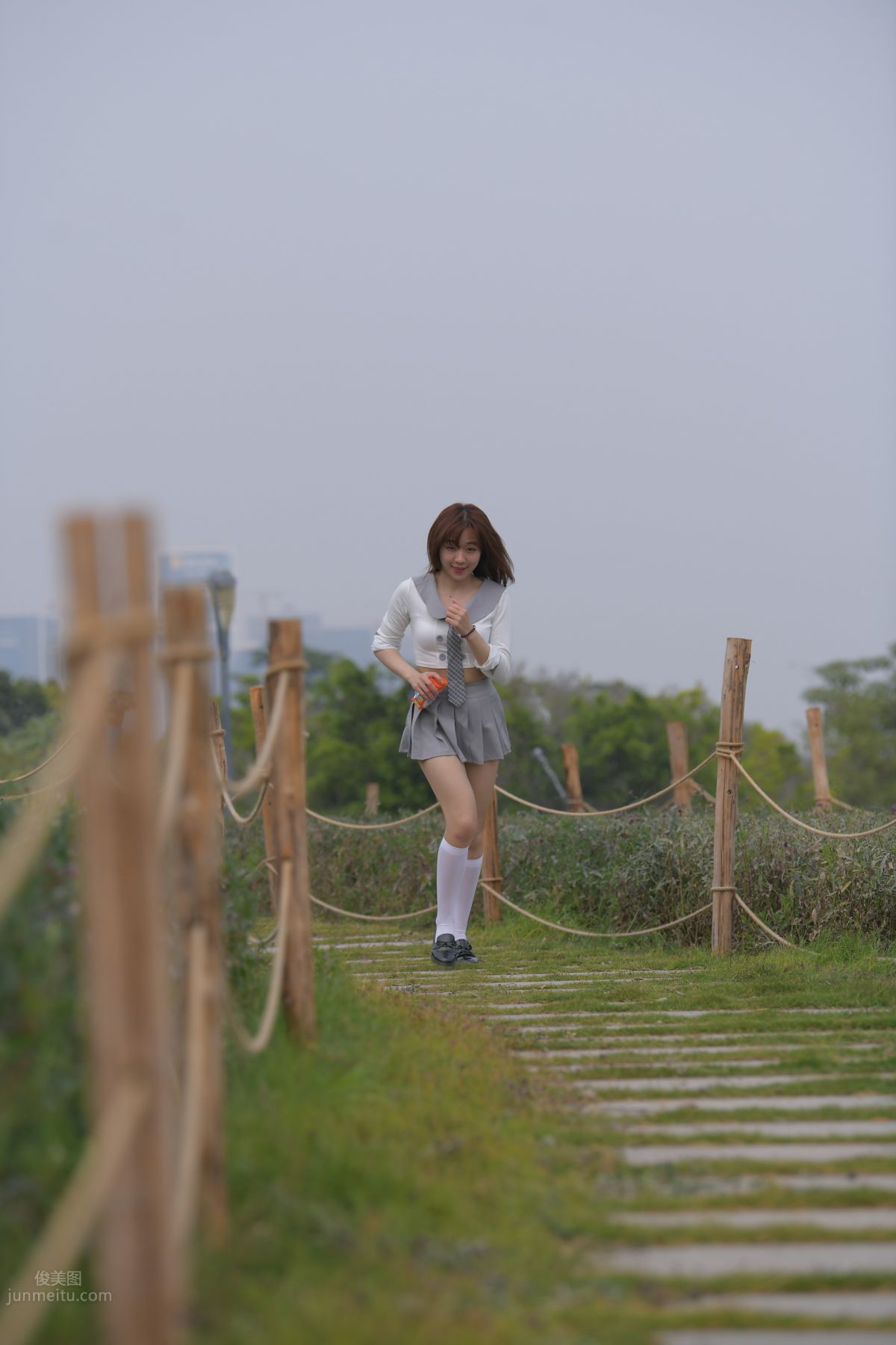 [魔鏡街拍] 095 性感動人的小百褶裙美女 166