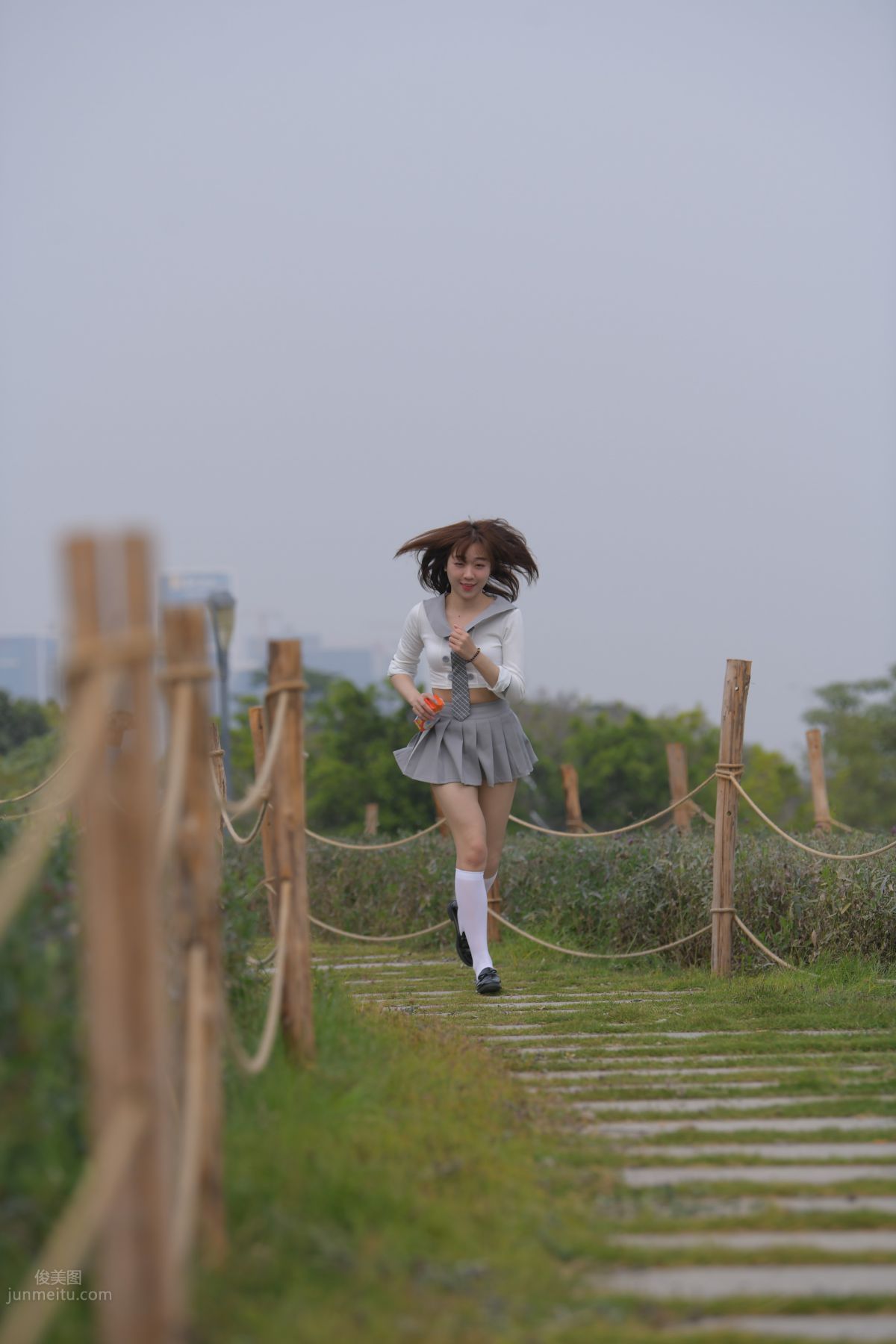 [魔鏡街拍] 095 性感動人的小百褶裙美女 167