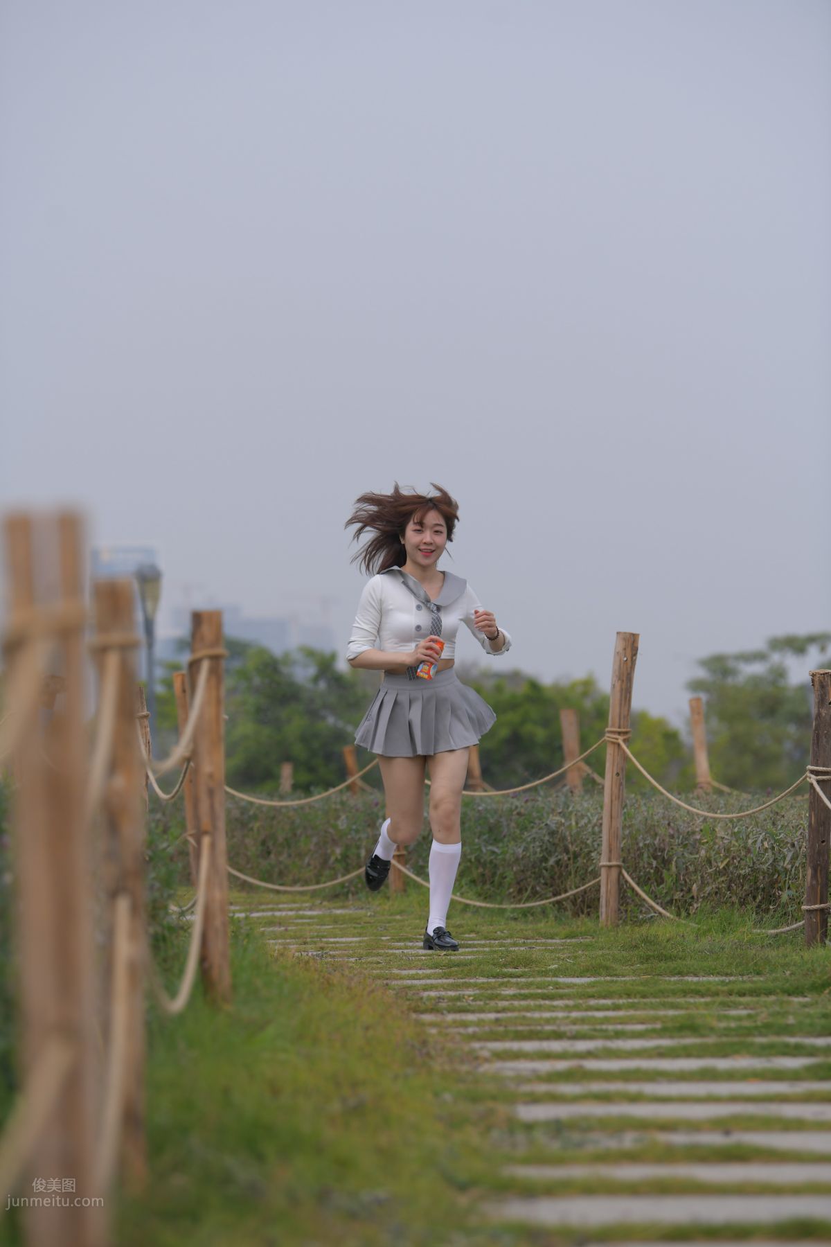 [魔鏡街拍] 095 性感動人的小百褶裙美女 168