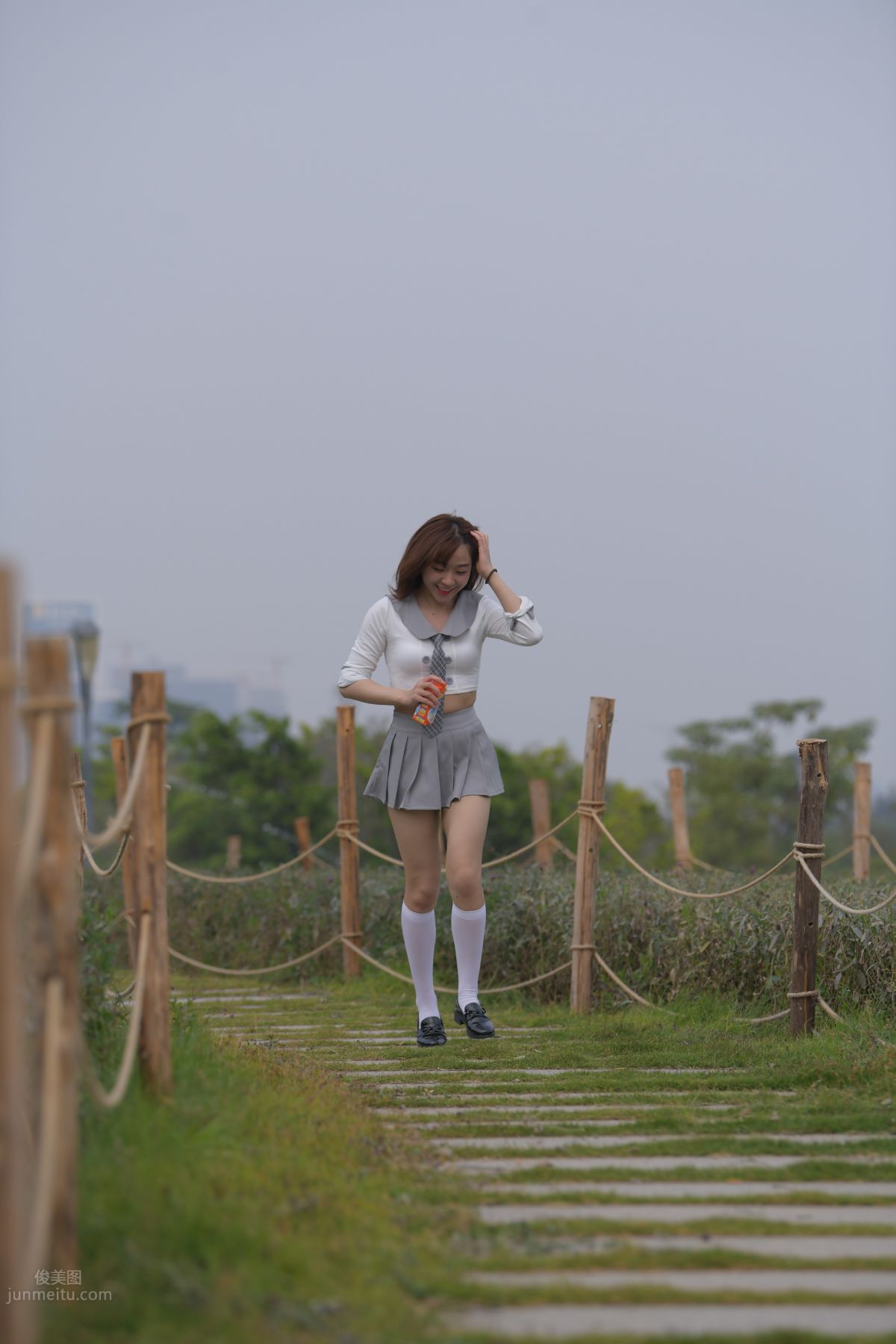[魔鏡街拍] 095 性感動人的小百褶裙美女 169