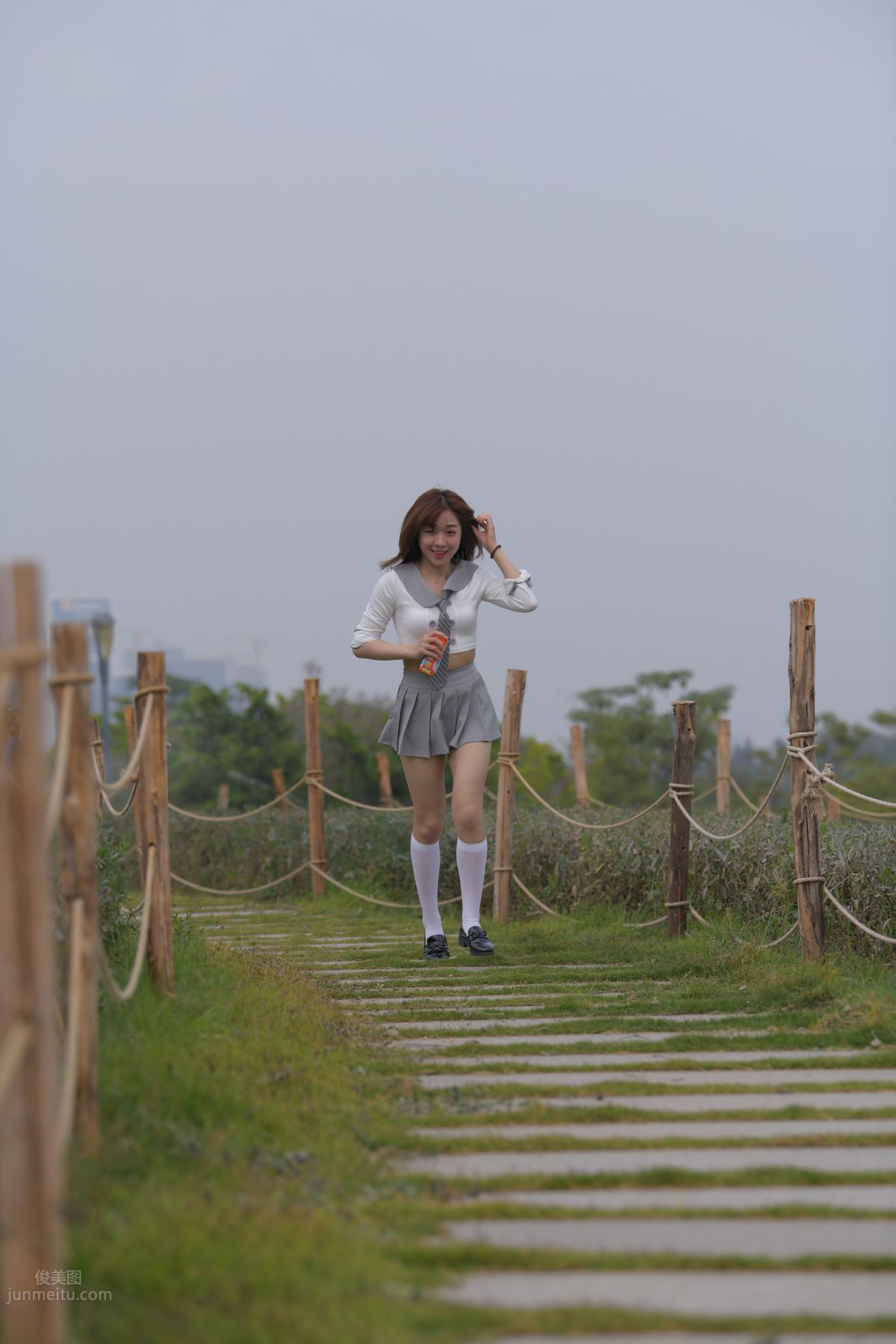 [魔鏡街拍] 095 性感動人的小百褶裙美女 173