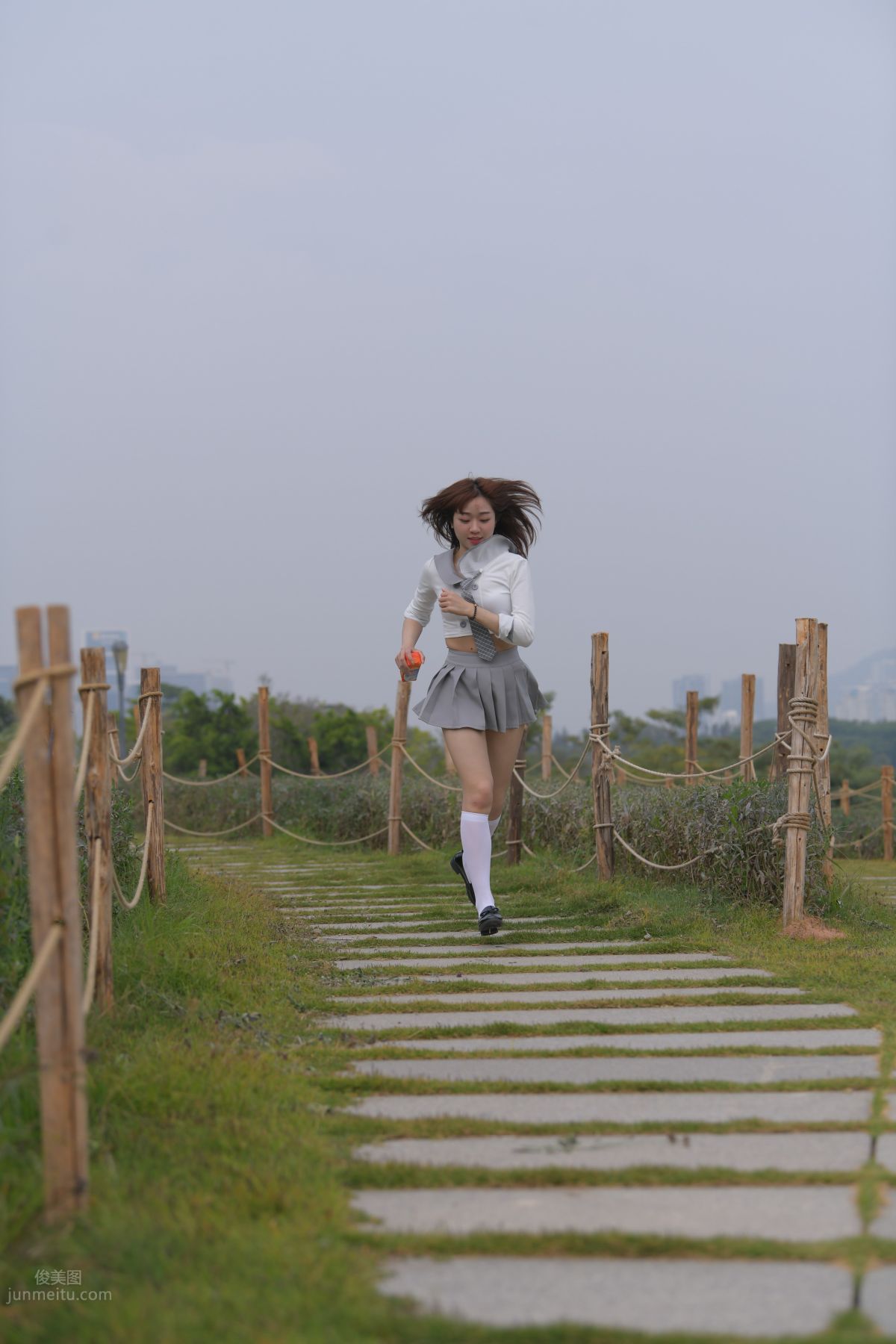 [魔鏡街拍] 095 性感動人的小百褶裙美女 174