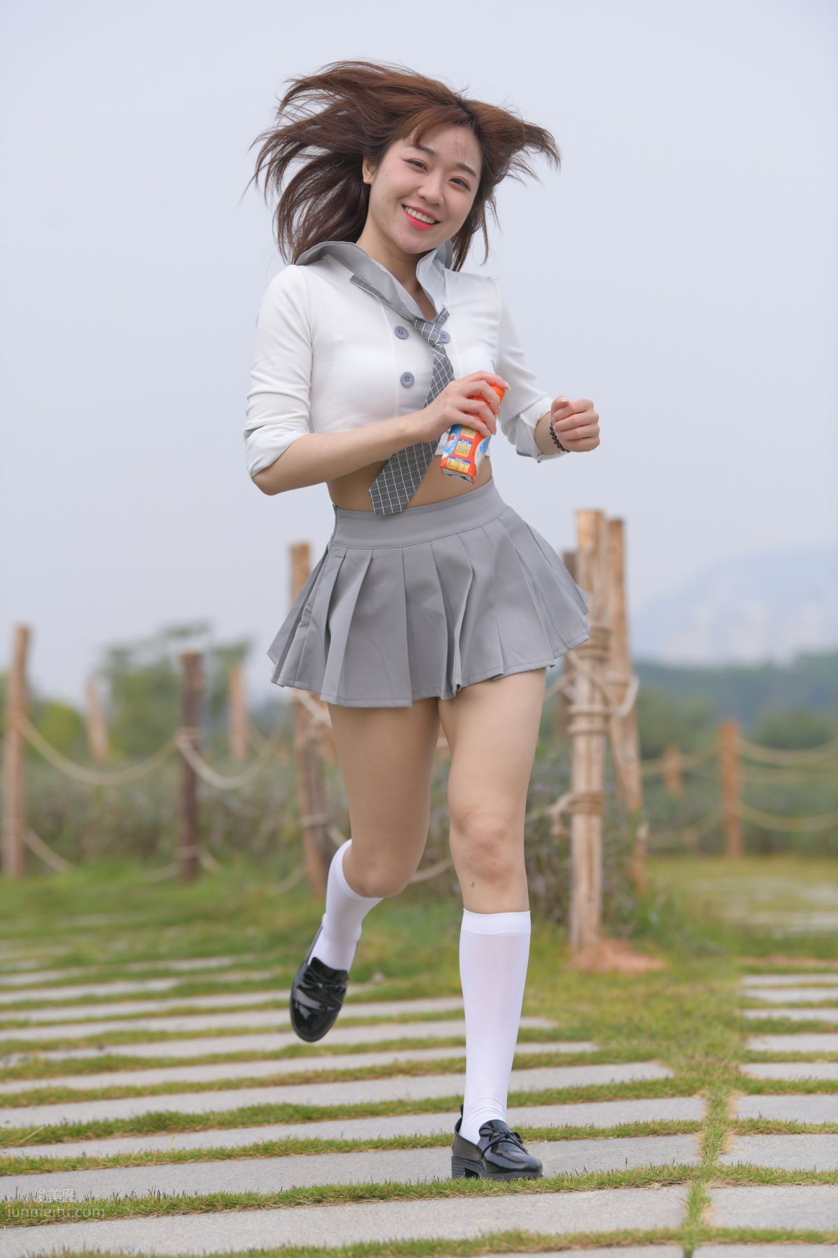 [魔鏡街拍] 095 性感動人的小百褶裙美女 181