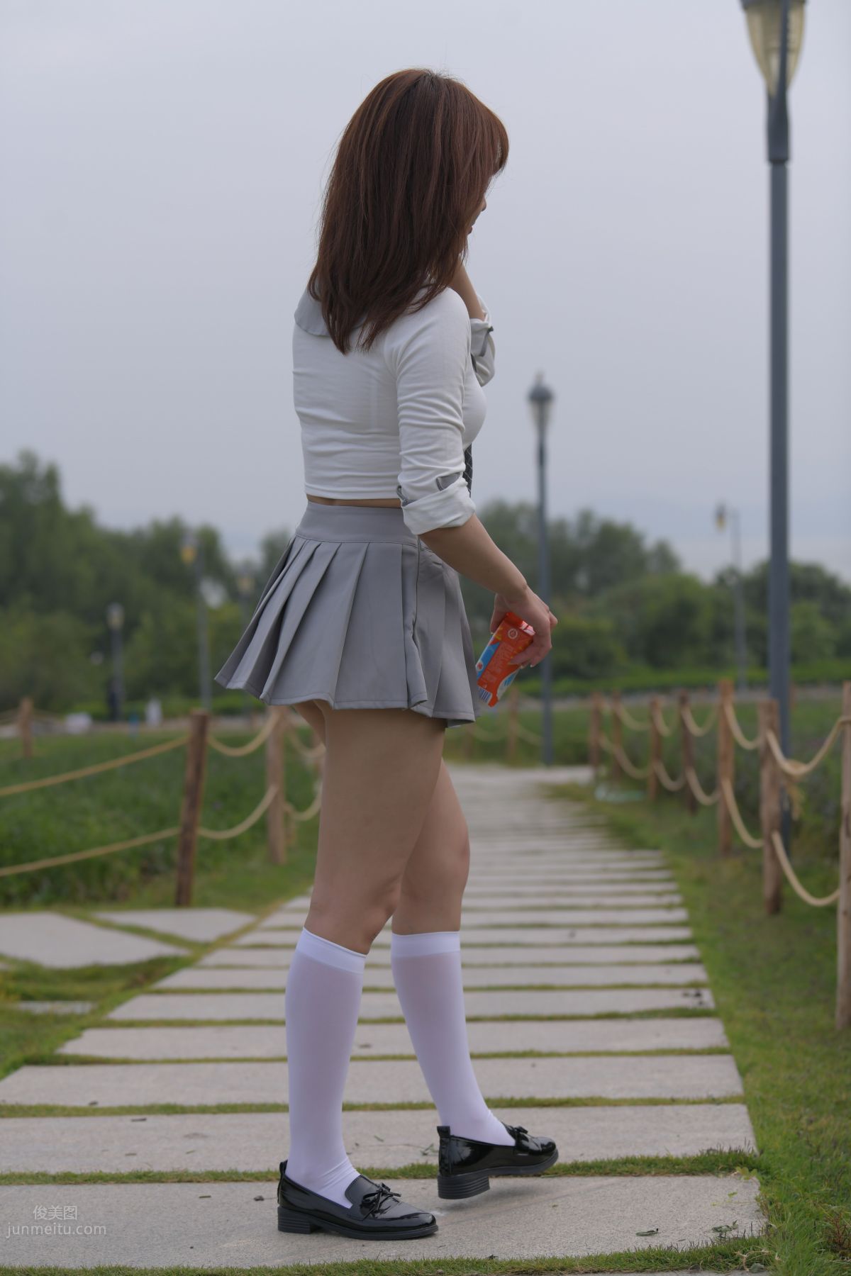 [魔鏡街拍] 095 性感動人的小百褶裙美女 182