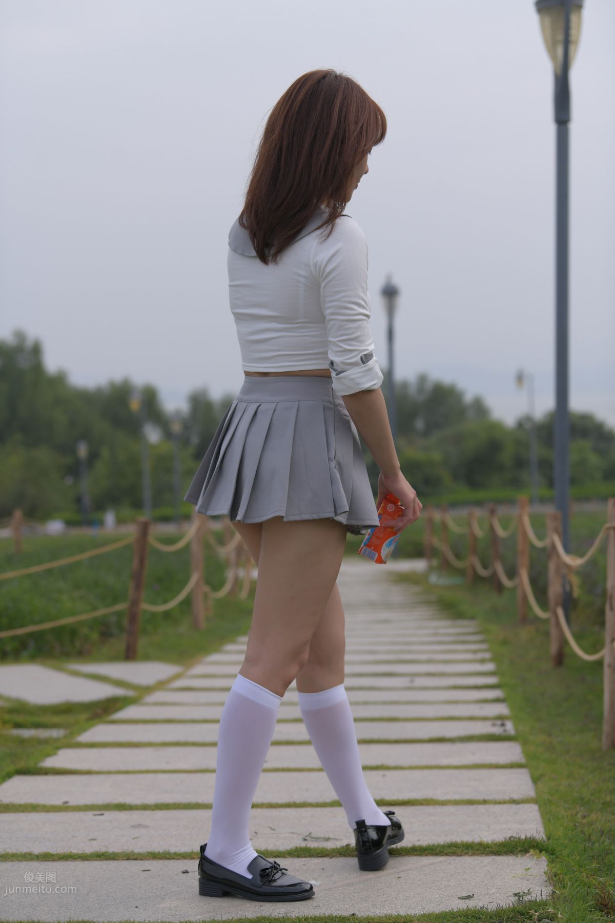 [魔鏡街拍] 095 性感動人的小百褶裙美女 183