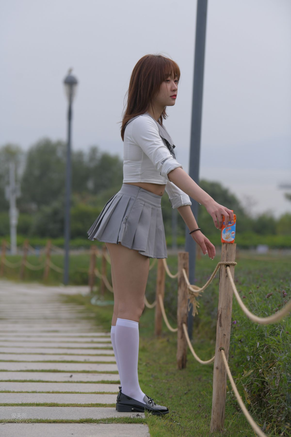[魔鏡街拍] 095 性感動人的小百褶裙美女 198