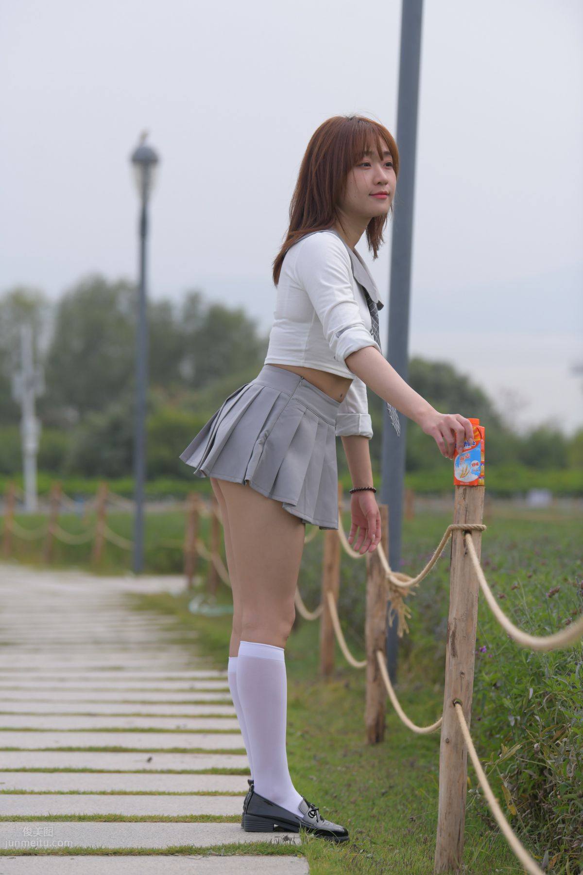 [魔鏡街拍] 095 性感動人的小百褶裙美女 199