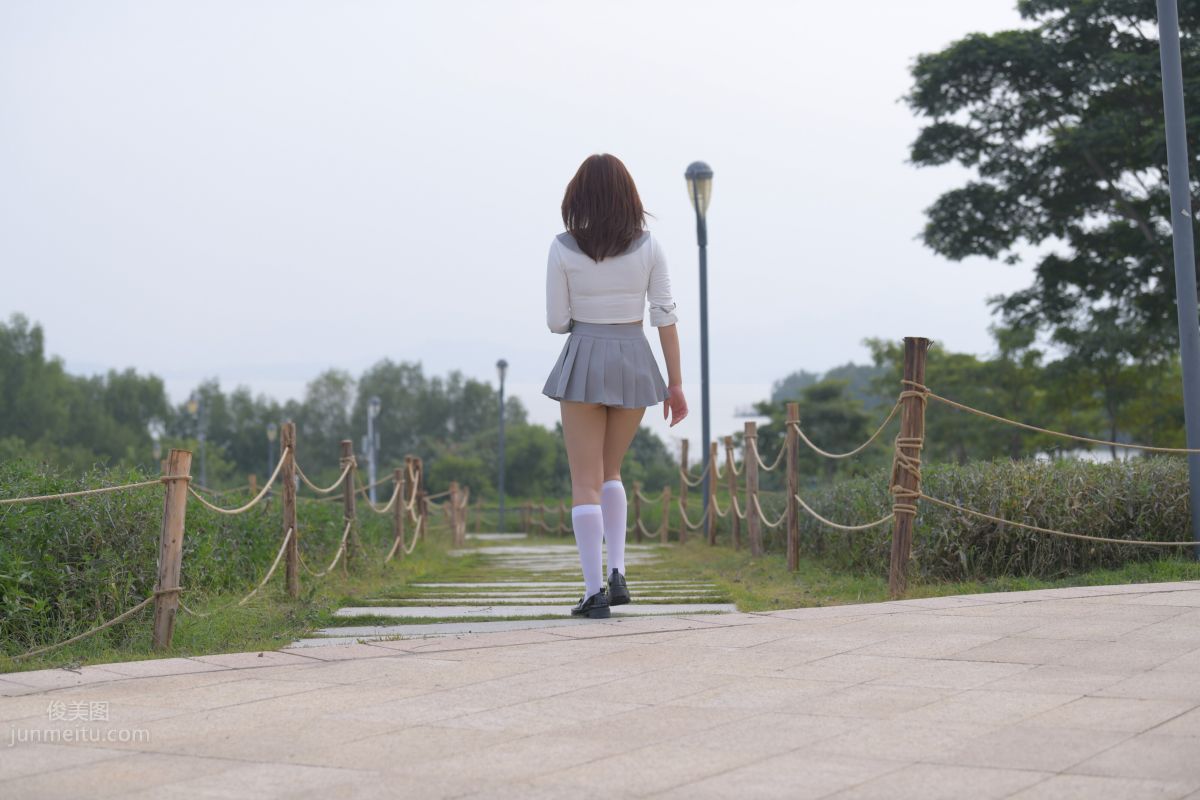 [魔鏡街拍] 095 性感動人的小百褶裙美女 212