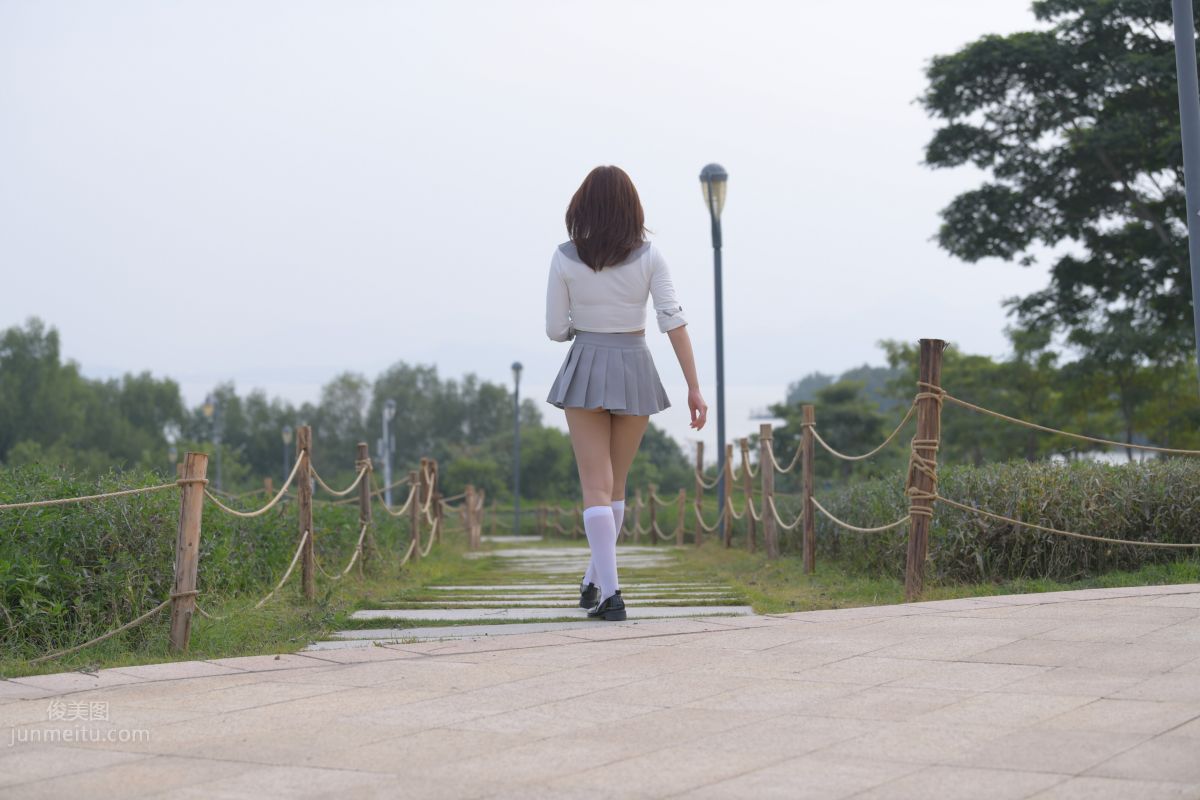 [魔鏡街拍] 095 性感動人的小百褶裙美女 213