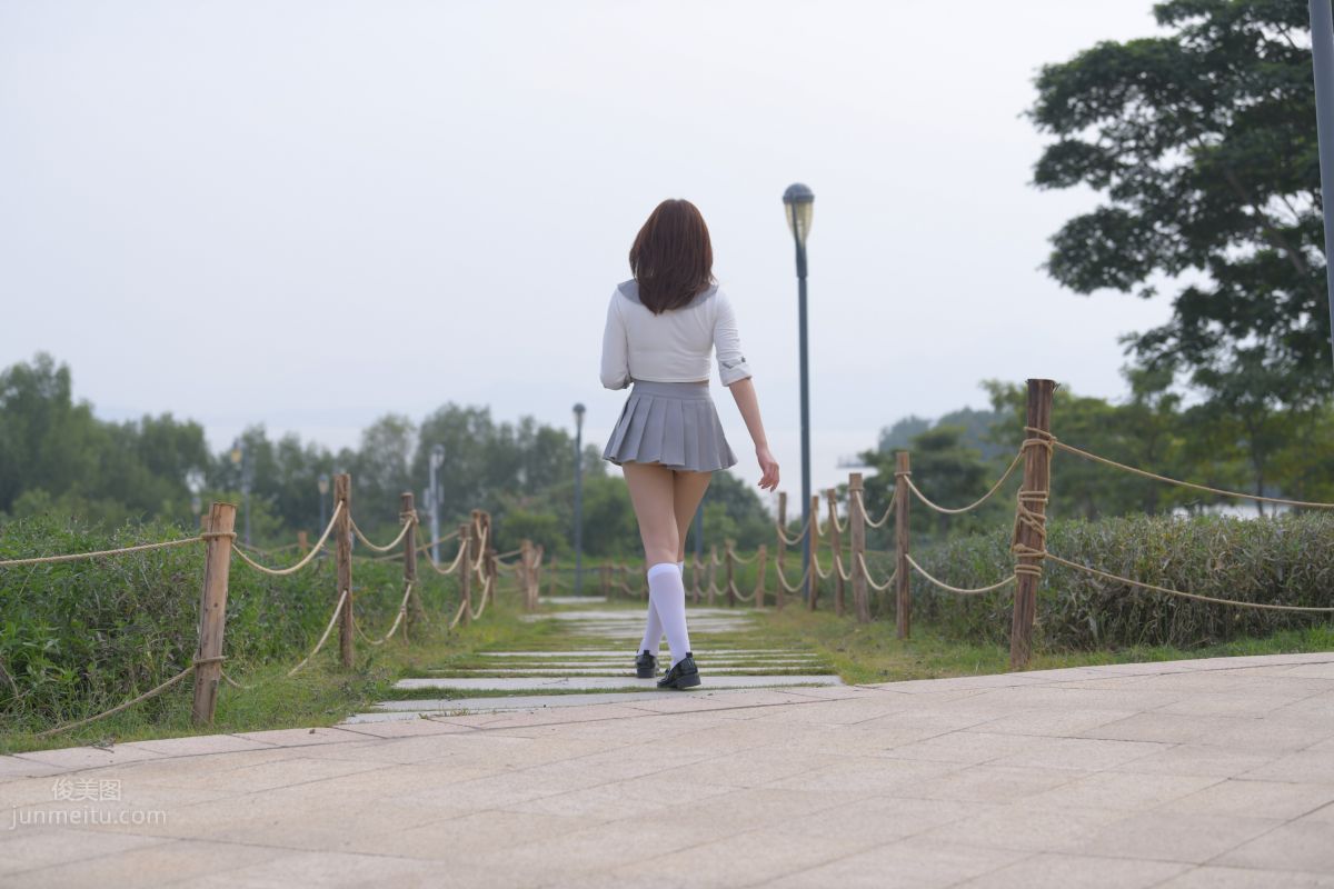 [魔鏡街拍] 095 性感動人的小百褶裙美女 214