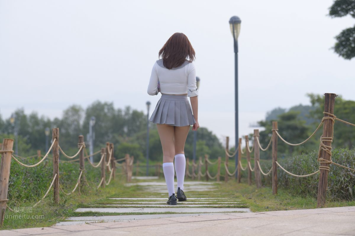 [魔鏡街拍] 095 性感動人的小百褶裙美女 215