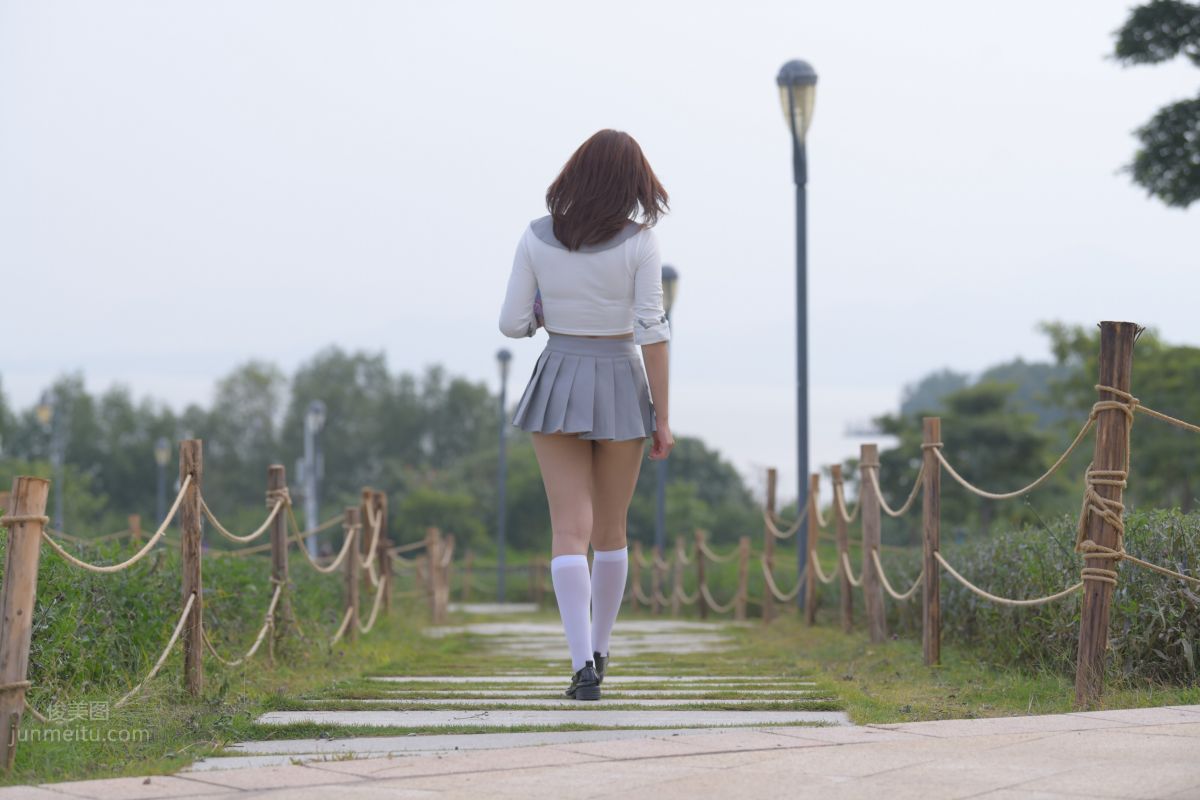 [魔鏡街拍] 095 性感動人的小百褶裙美女 216
