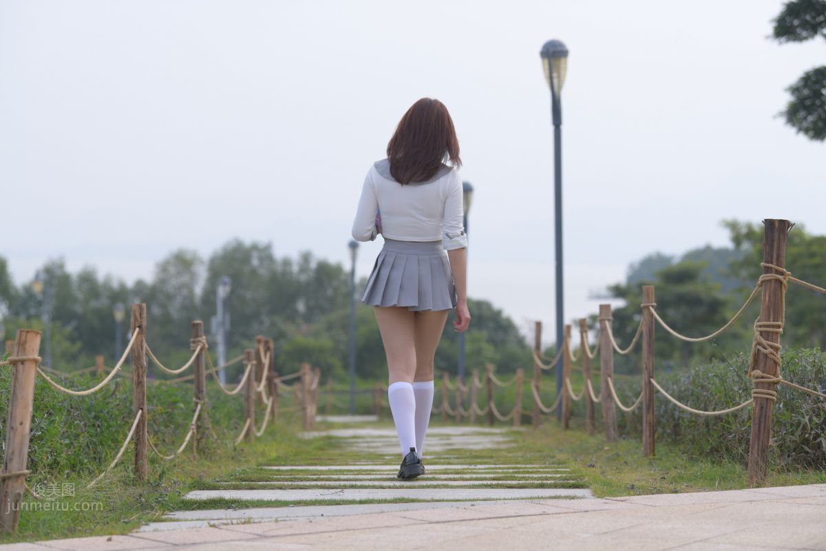 [魔鏡街拍] 095 性感動人的小百褶裙美女 217