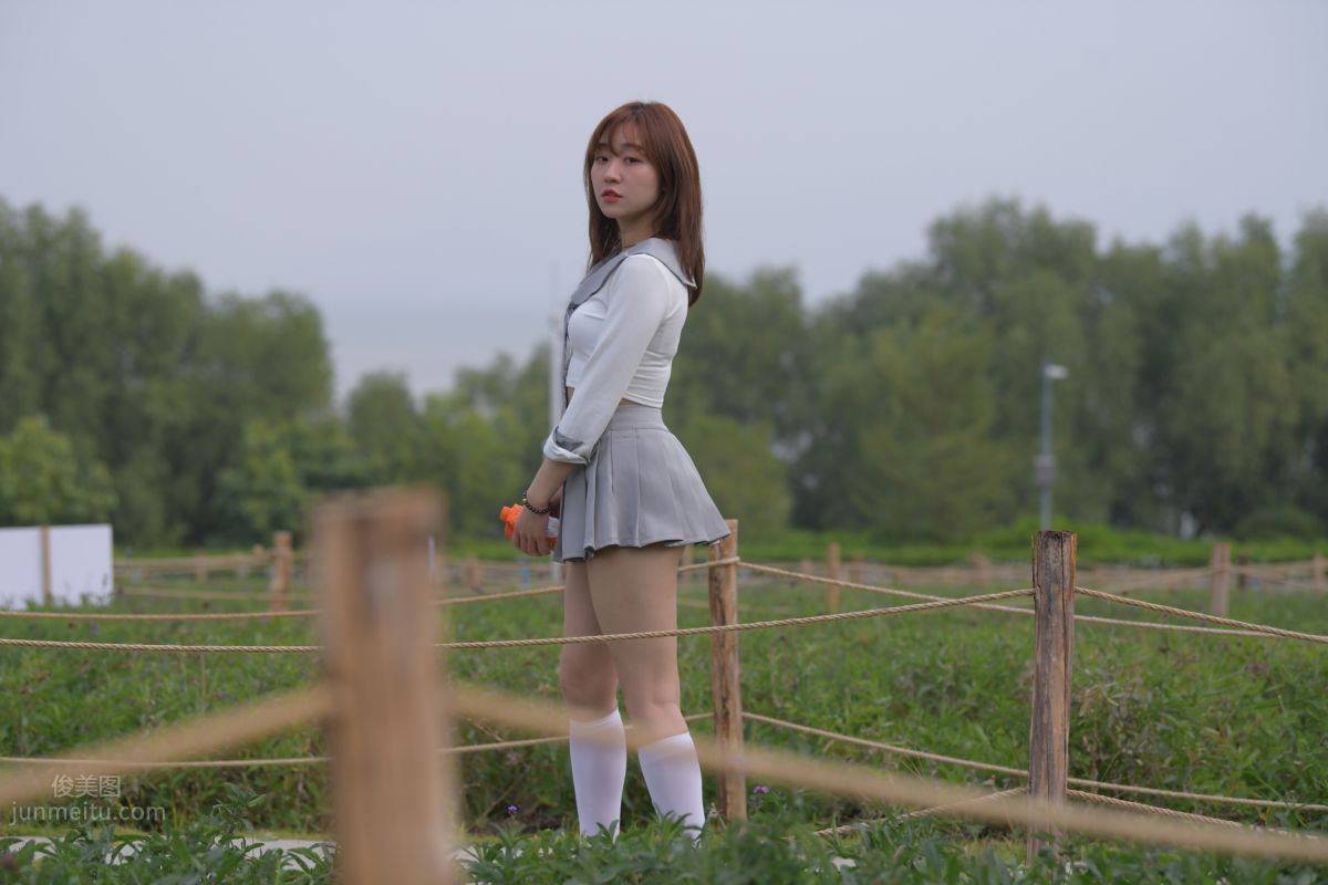 [魔鏡街拍] 095 性感動人的小百褶裙美女 223