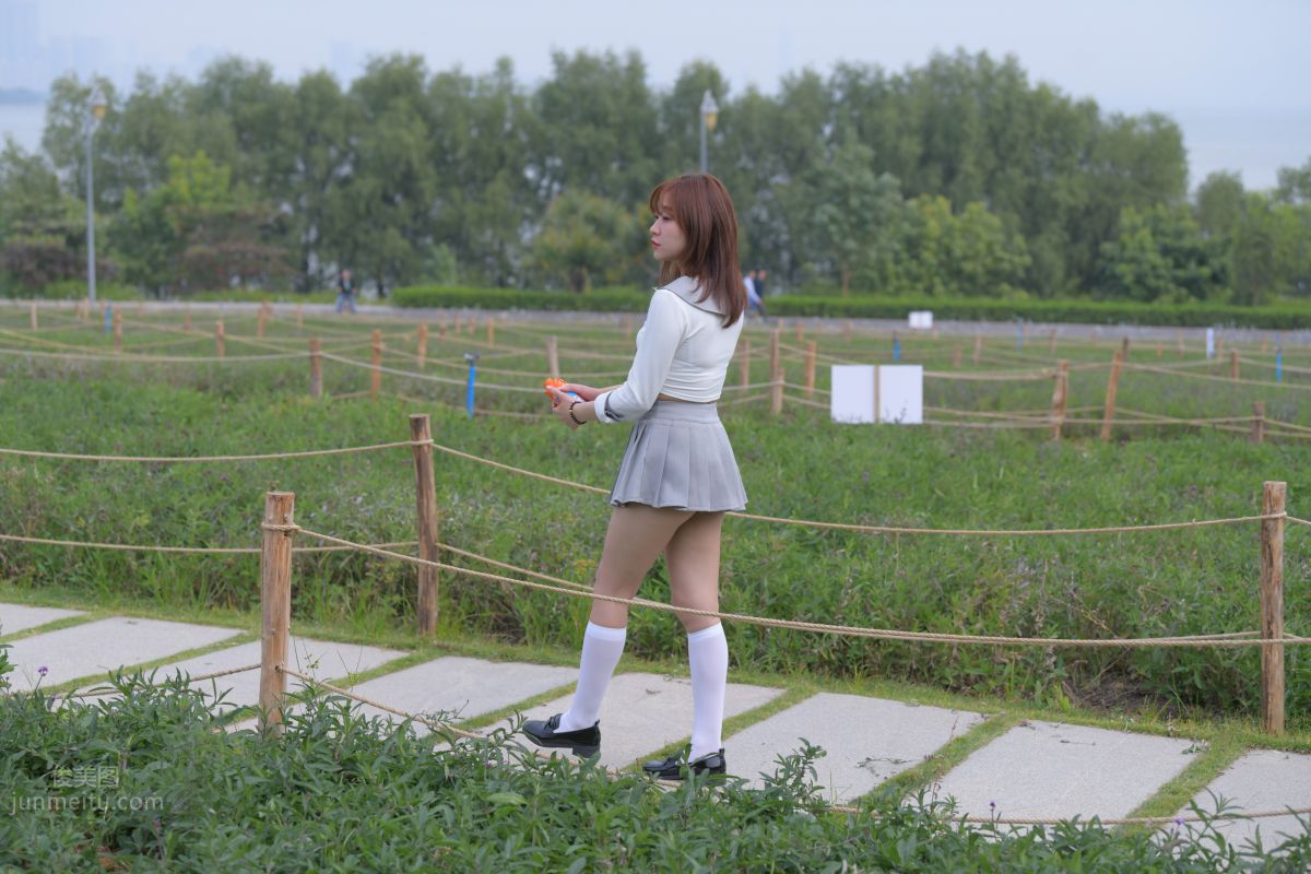 [魔鏡街拍] 095 性感動人的小百褶裙美女 232