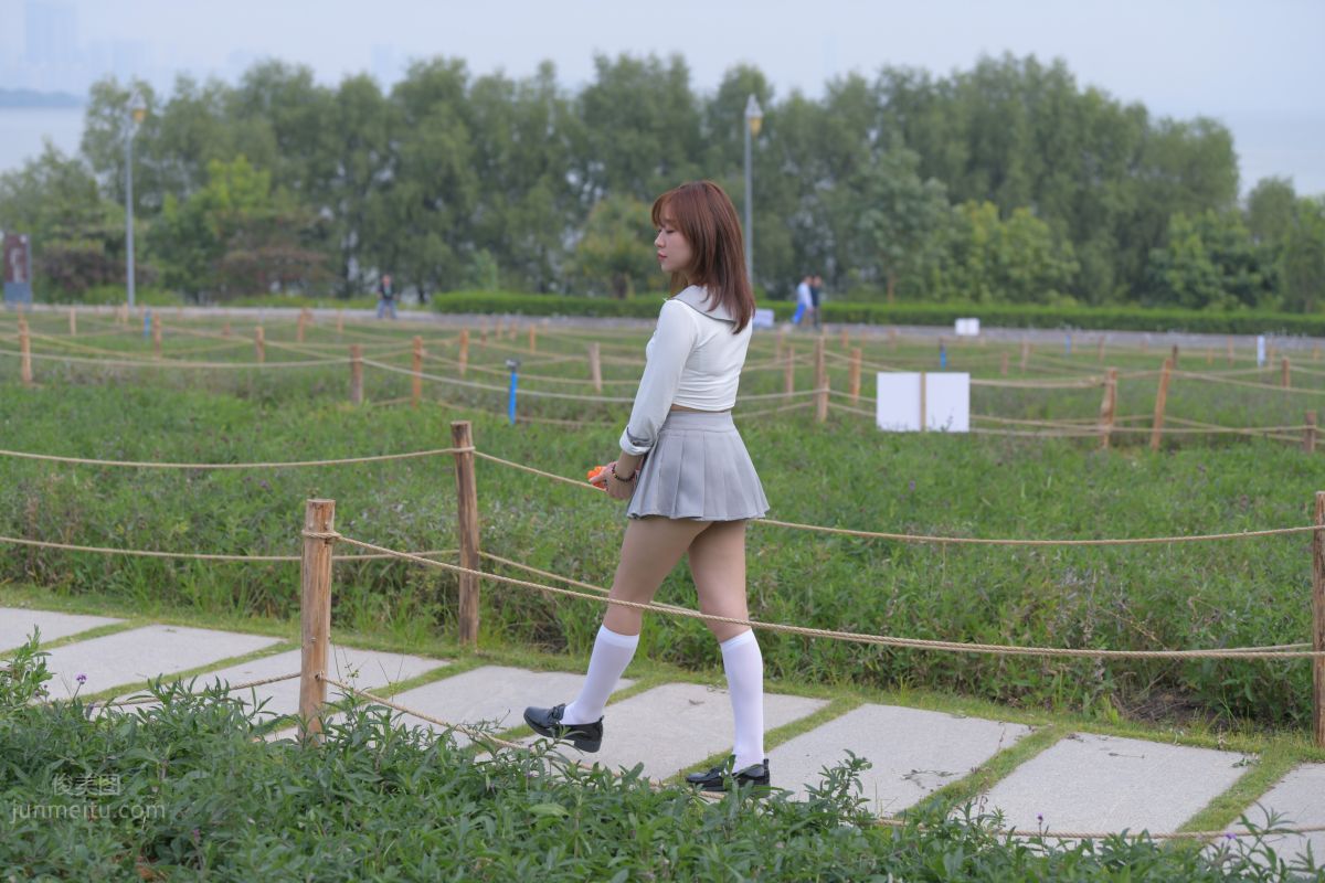 [魔鏡街拍] 095 性感動人的小百褶裙美女 233