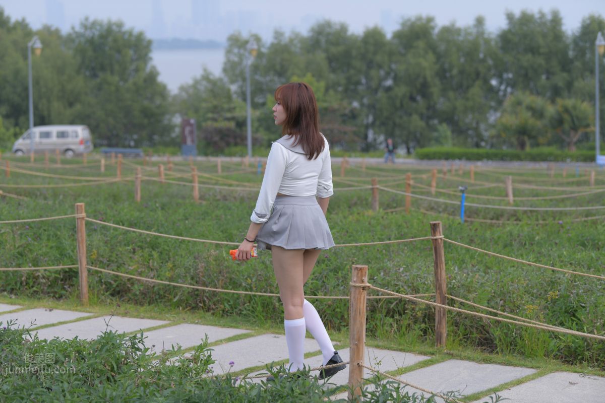 [魔鏡街拍] 095 性感動人的小百褶裙美女 235