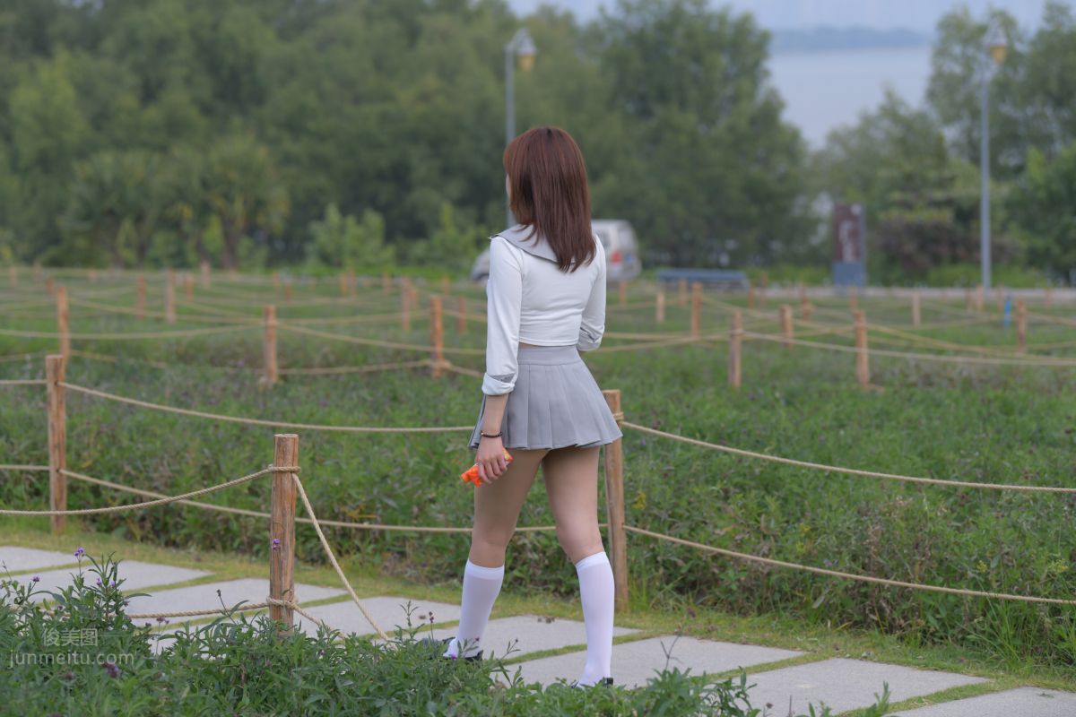 [魔鏡街拍] 095 性感動人的小百褶裙美女 242