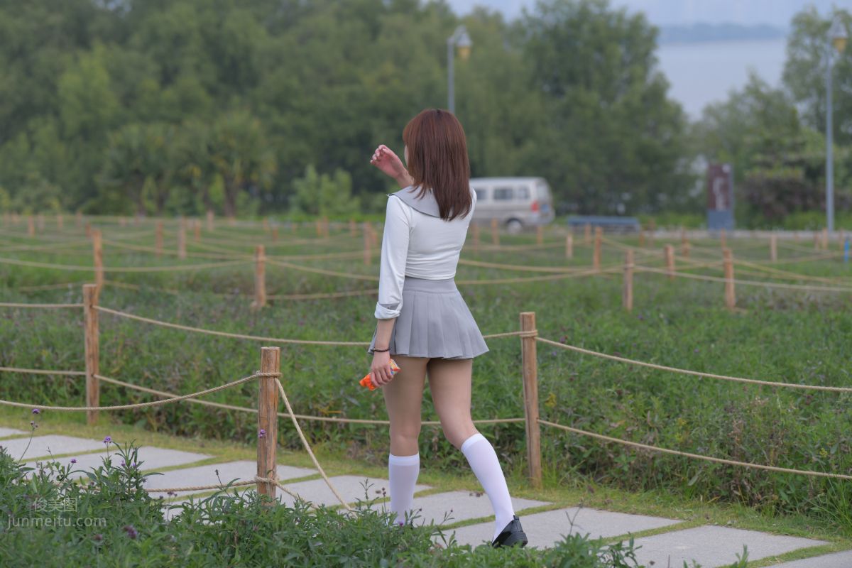 [魔鏡街拍] 095 性感動人的小百褶裙美女 243
