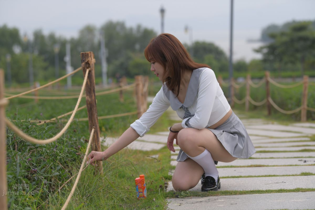 [魔鏡街拍] 095 性感動人的小百褶裙美女 247