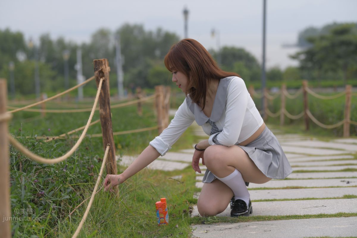 [魔鏡街拍] 095 性感動人的小百褶裙美女 248
