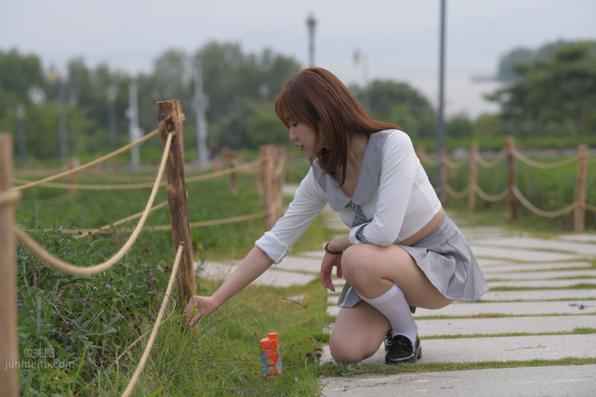 [魔鏡街拍] 095 性感動人的小百褶裙美女 249