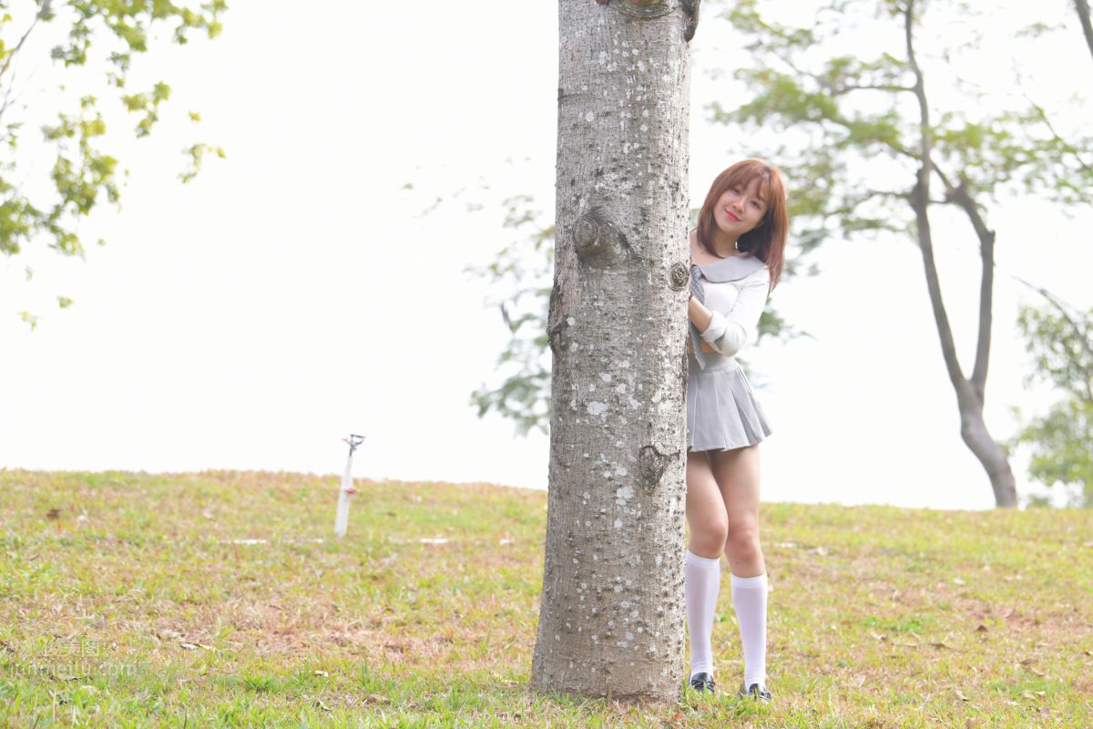 [魔鏡街拍] 095 性感動人的小百褶裙美女 285