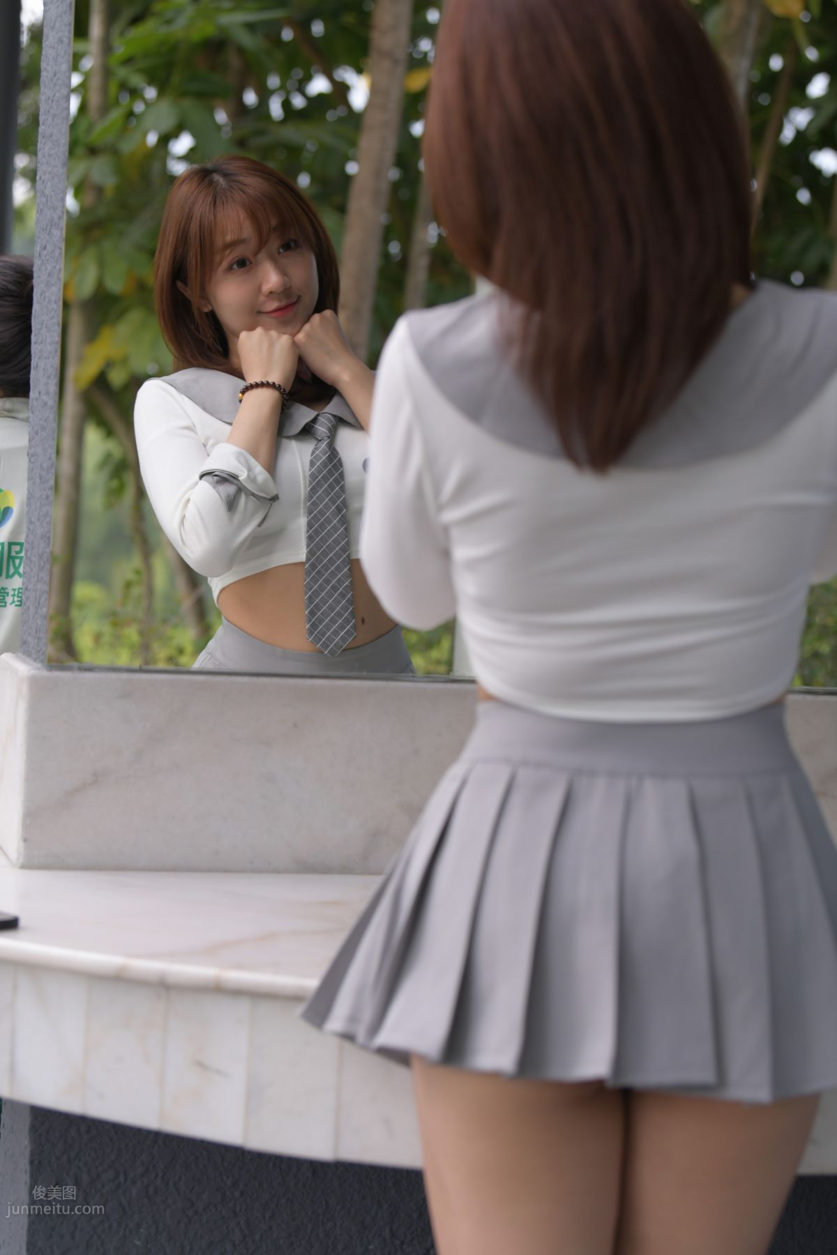 [魔鏡街拍] 095 性感動人的小百褶裙美女 325