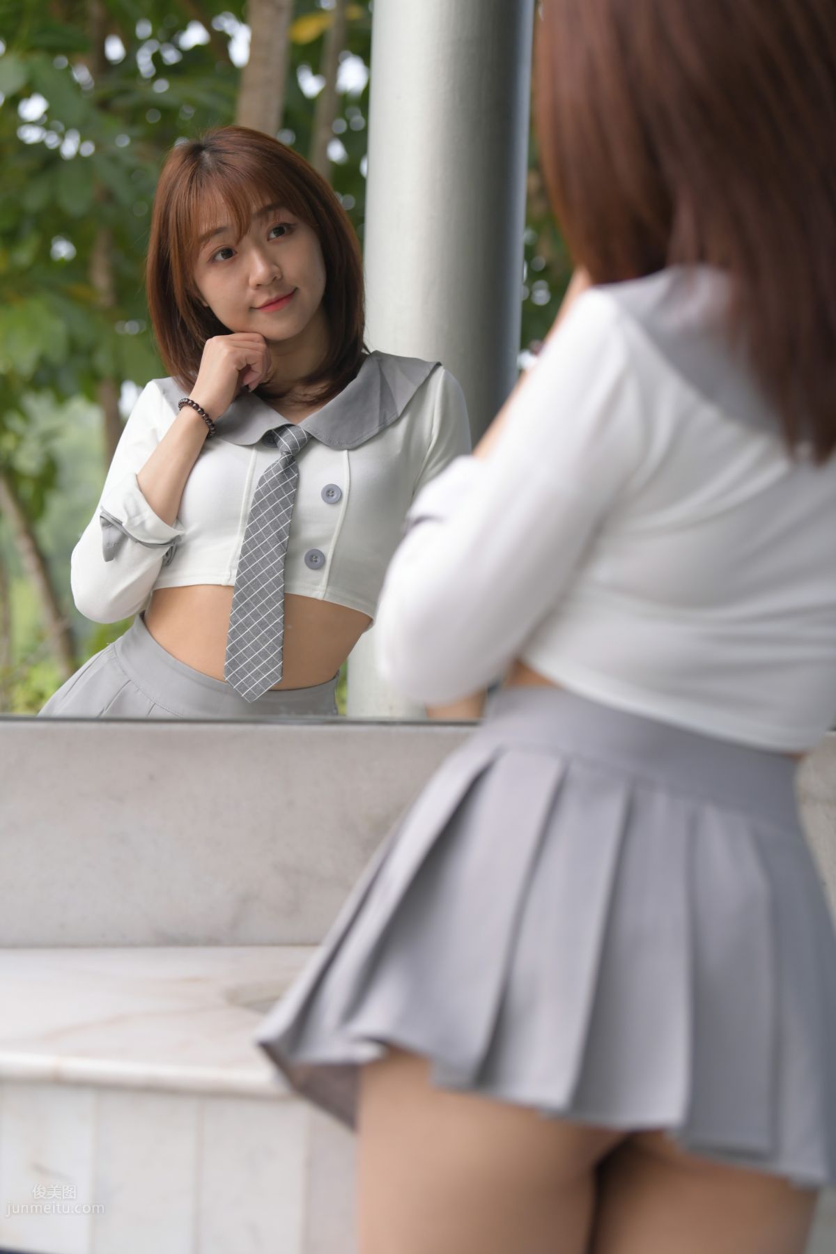 [魔鏡街拍] 095 性感動人的小百褶裙美女 330