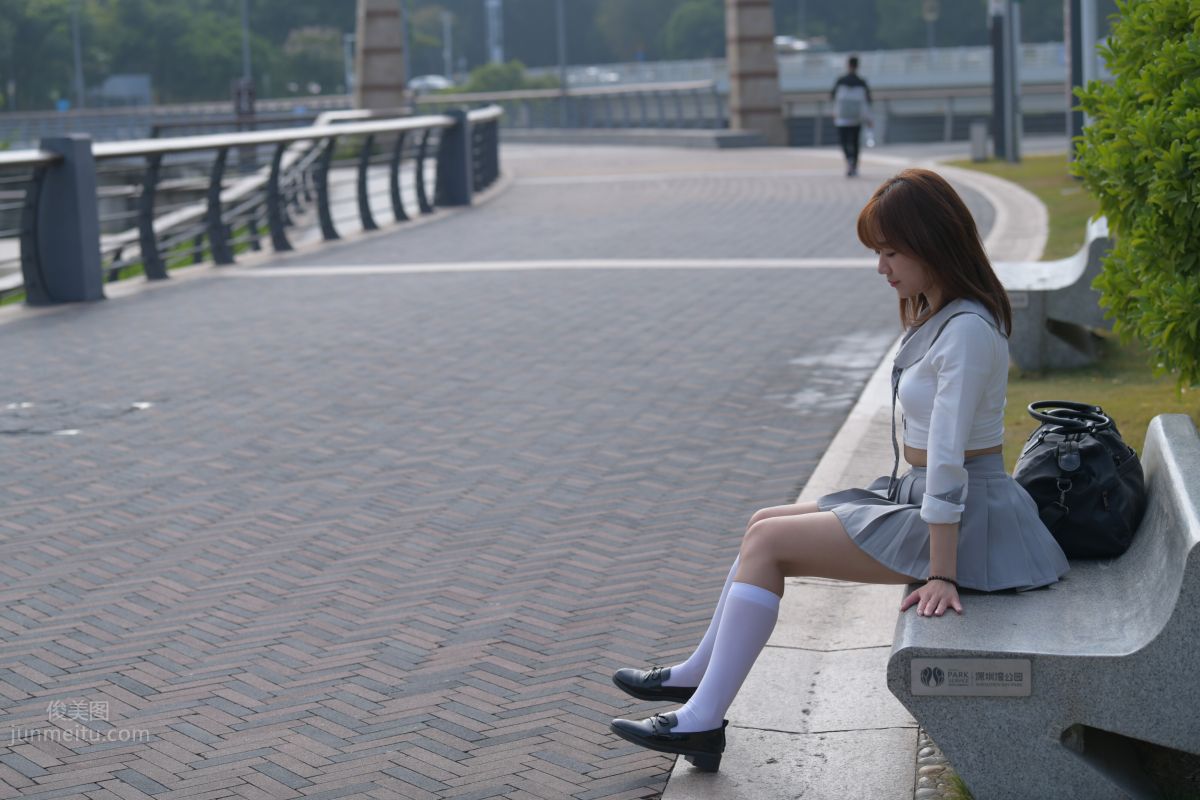 [魔鏡街拍] 095 性感動人的小百褶裙美女 331