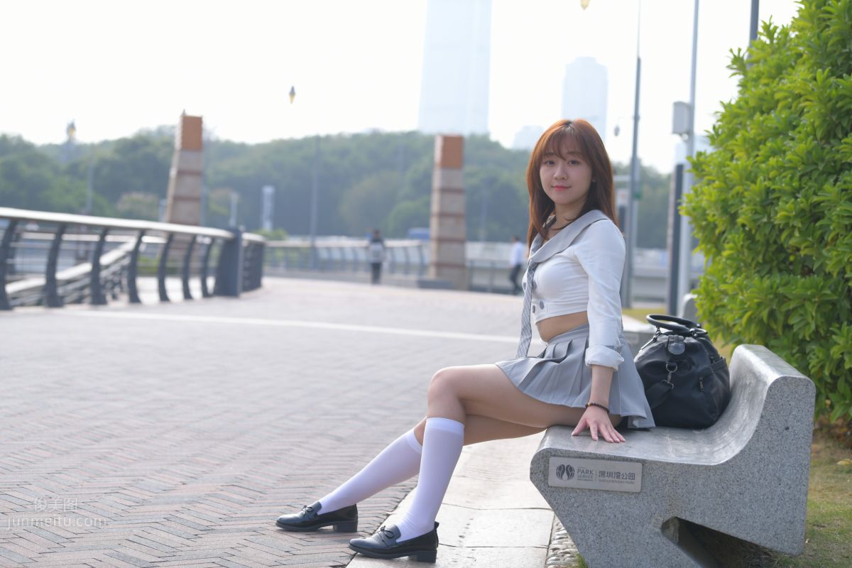 [魔鏡街拍] 095 性感動人的小百褶裙美女 336