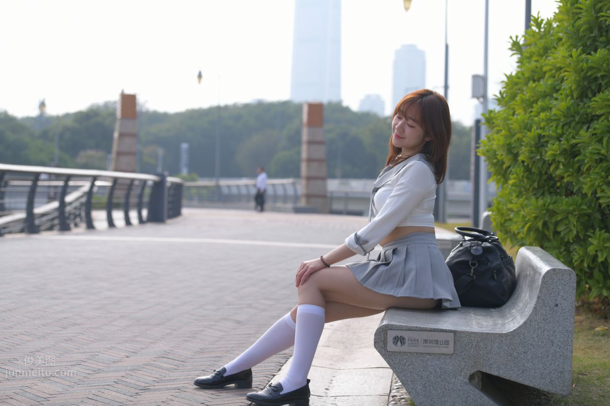 [魔鏡街拍] 095 性感動人的小百褶裙美女 340