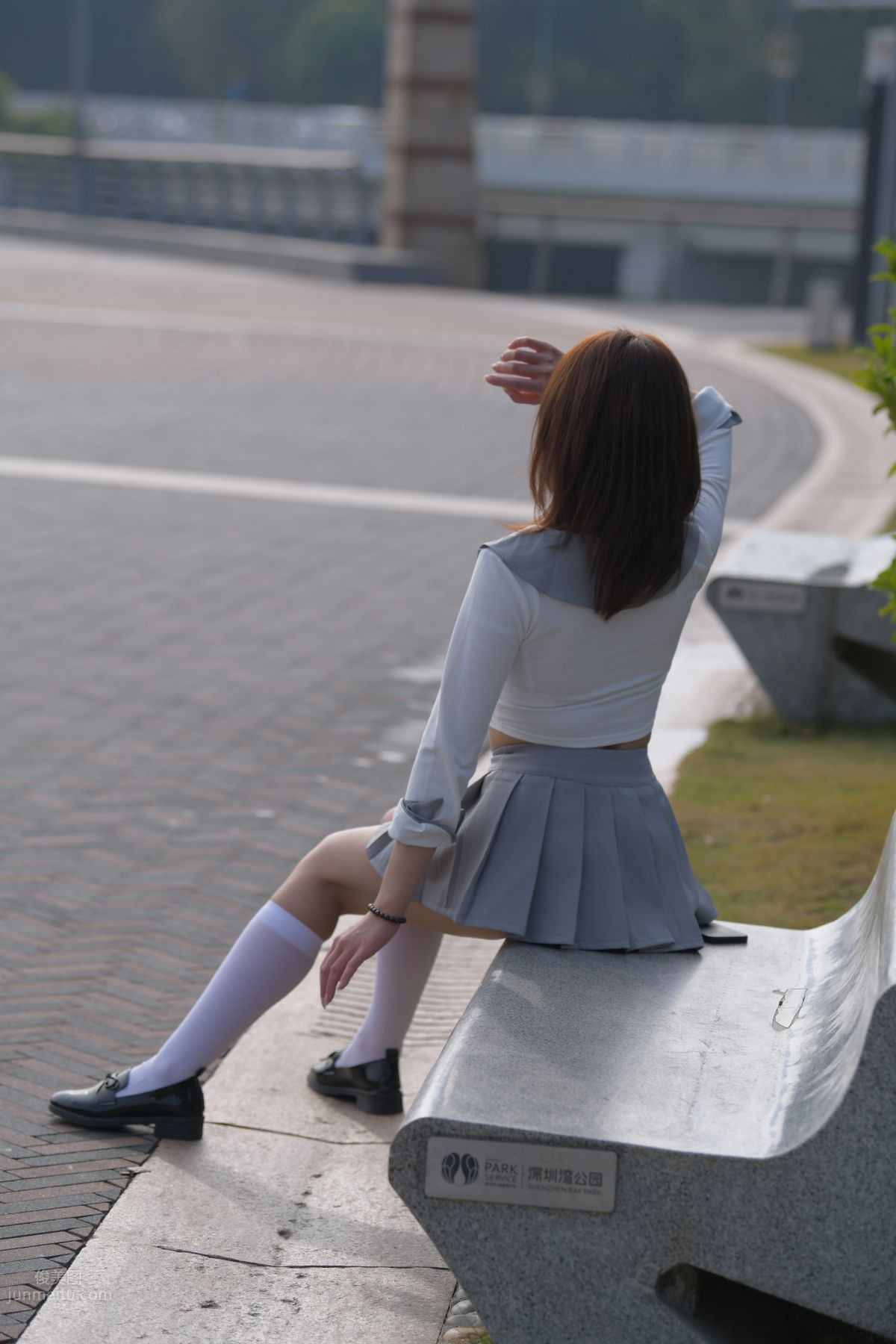 [魔鏡街拍] 095 性感動人的小百褶裙美女 345