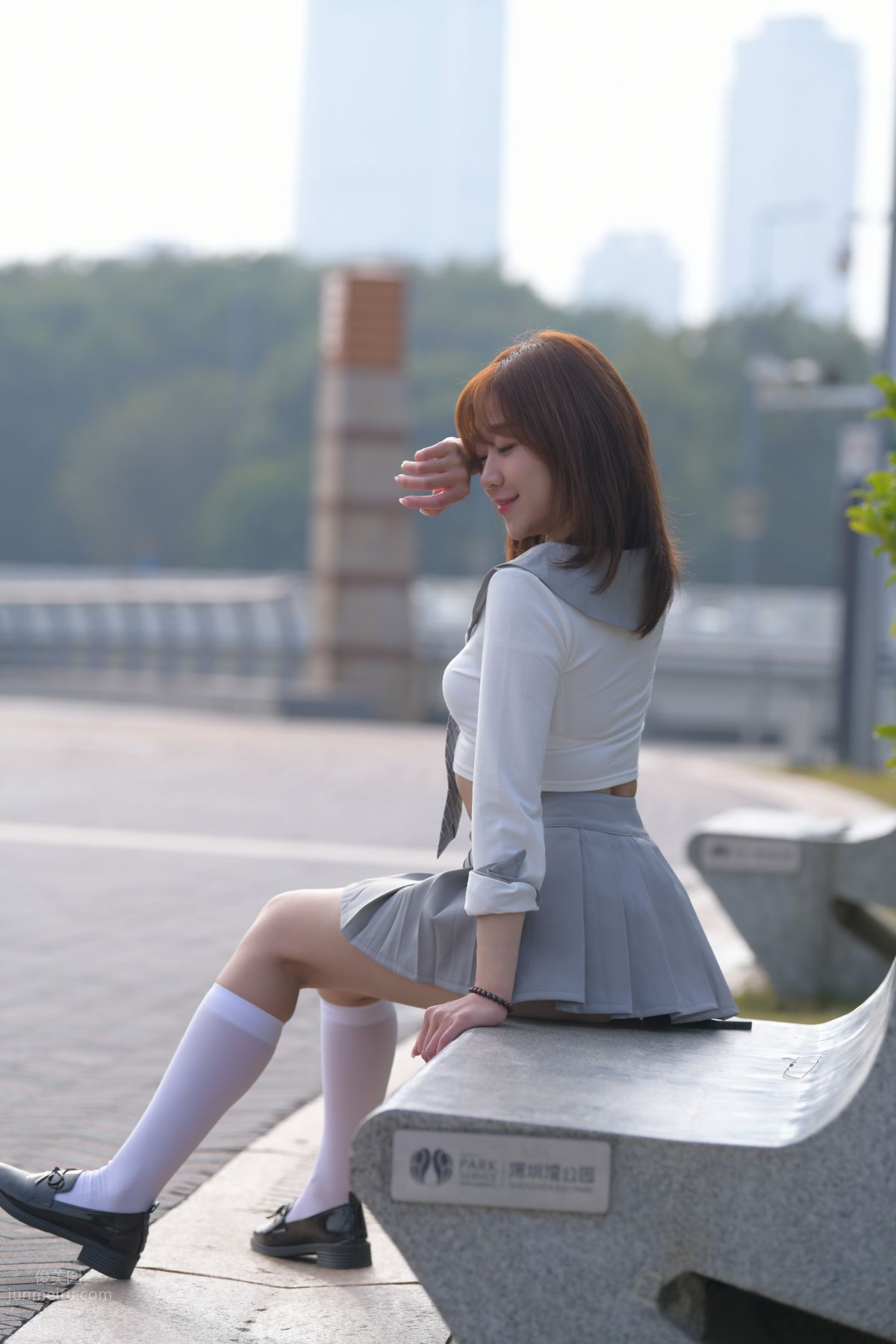 [魔鏡街拍] 095 性感動人的小百褶裙美女 354