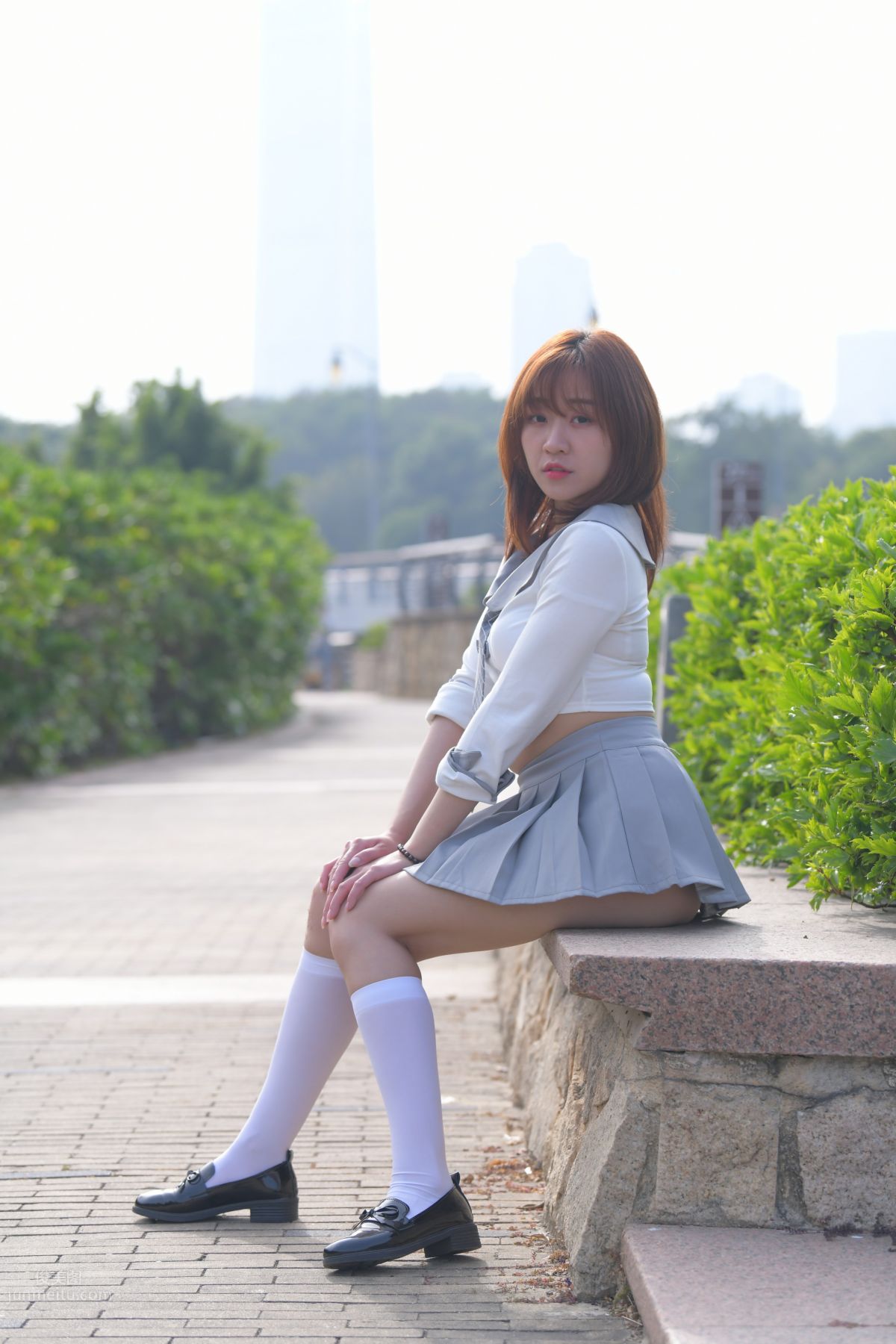 [魔鏡街拍] 095 性感動人的小百褶裙美女 358