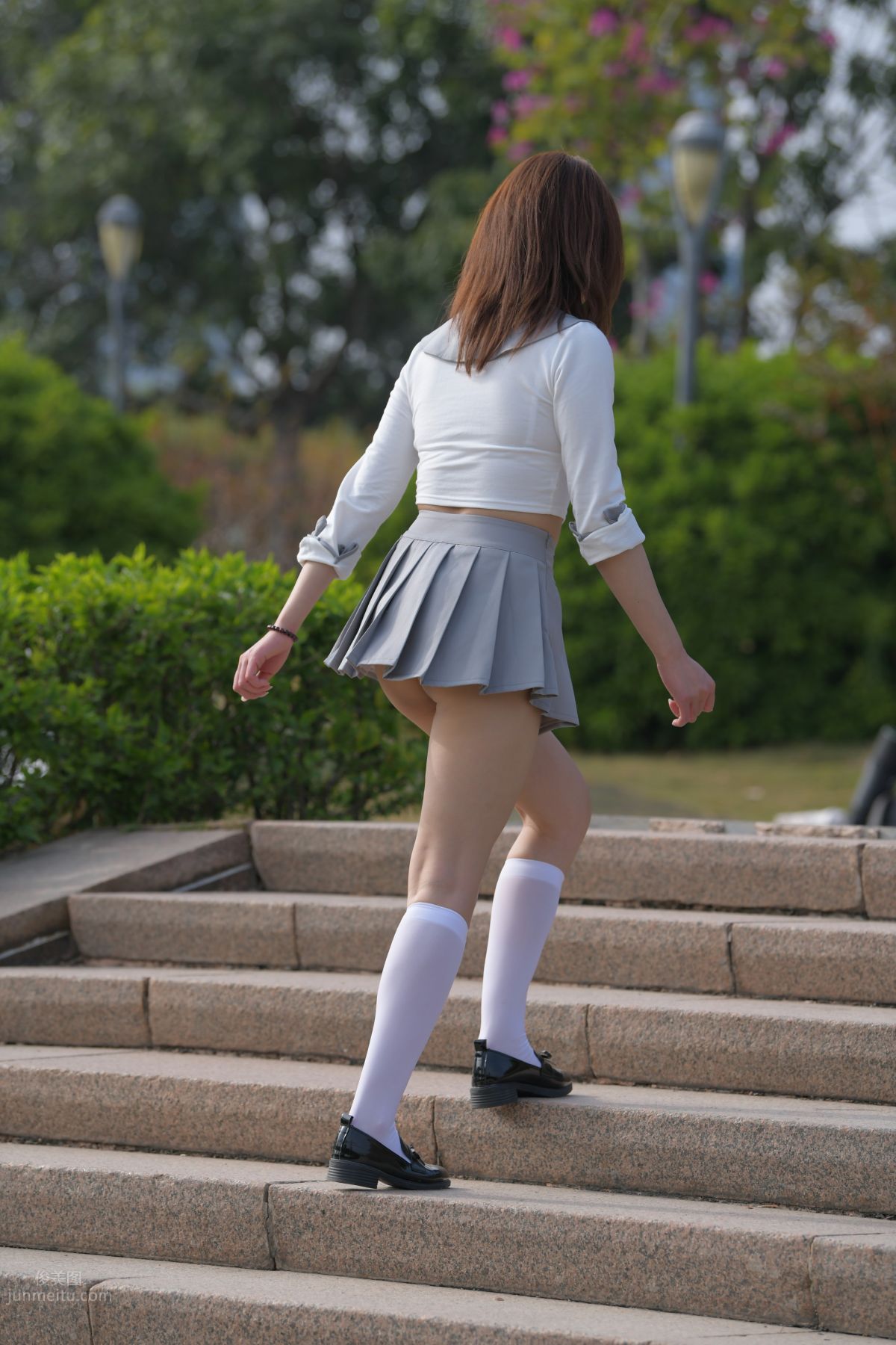 [魔鏡街拍] 095 性感動人的小百褶裙美女 379
