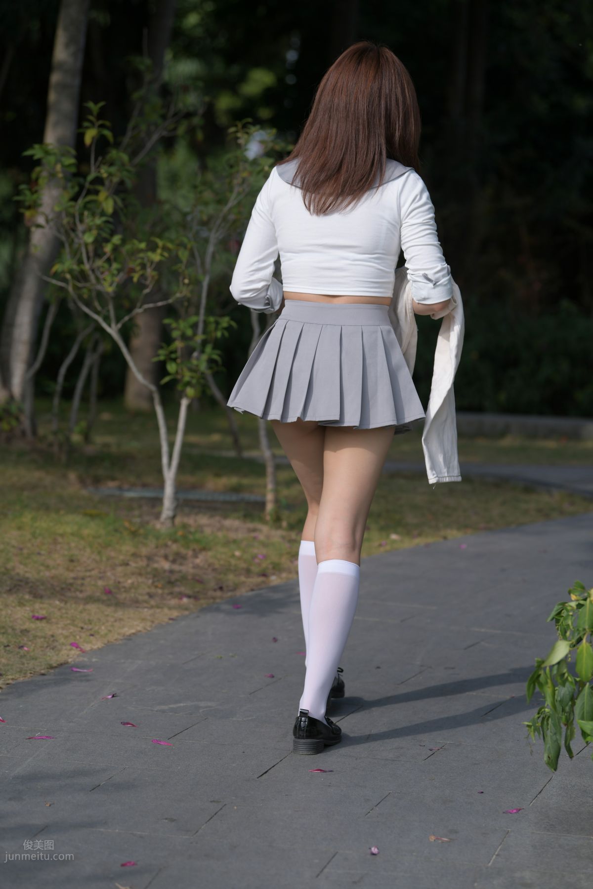 [魔鏡街拍] 095 性感動人的小百褶裙美女 387